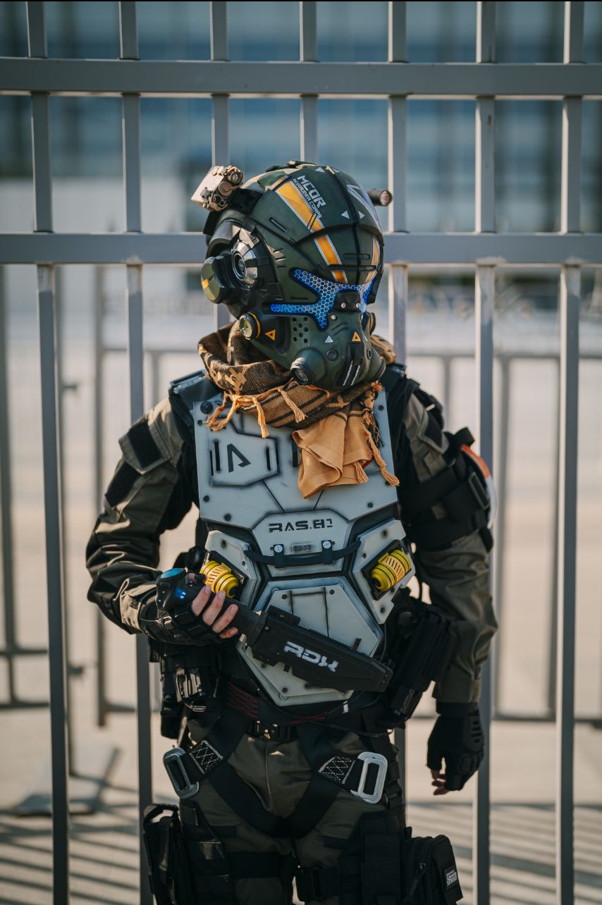 Titanfall | Cooper Pilot Helmet | Resin 3D Printed | FPS Gaming Collectible Exhibition Piece
