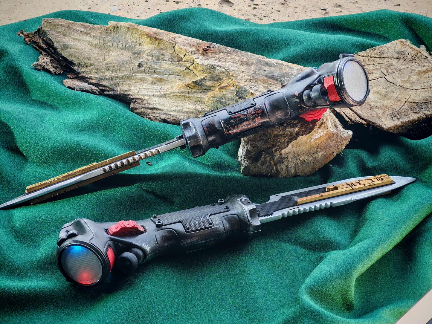 Titanfall 2 Data Knife Replica – Life-Size Full-Scale Prop, Cosplay Accessory, Collectible Gaming Display for Fans