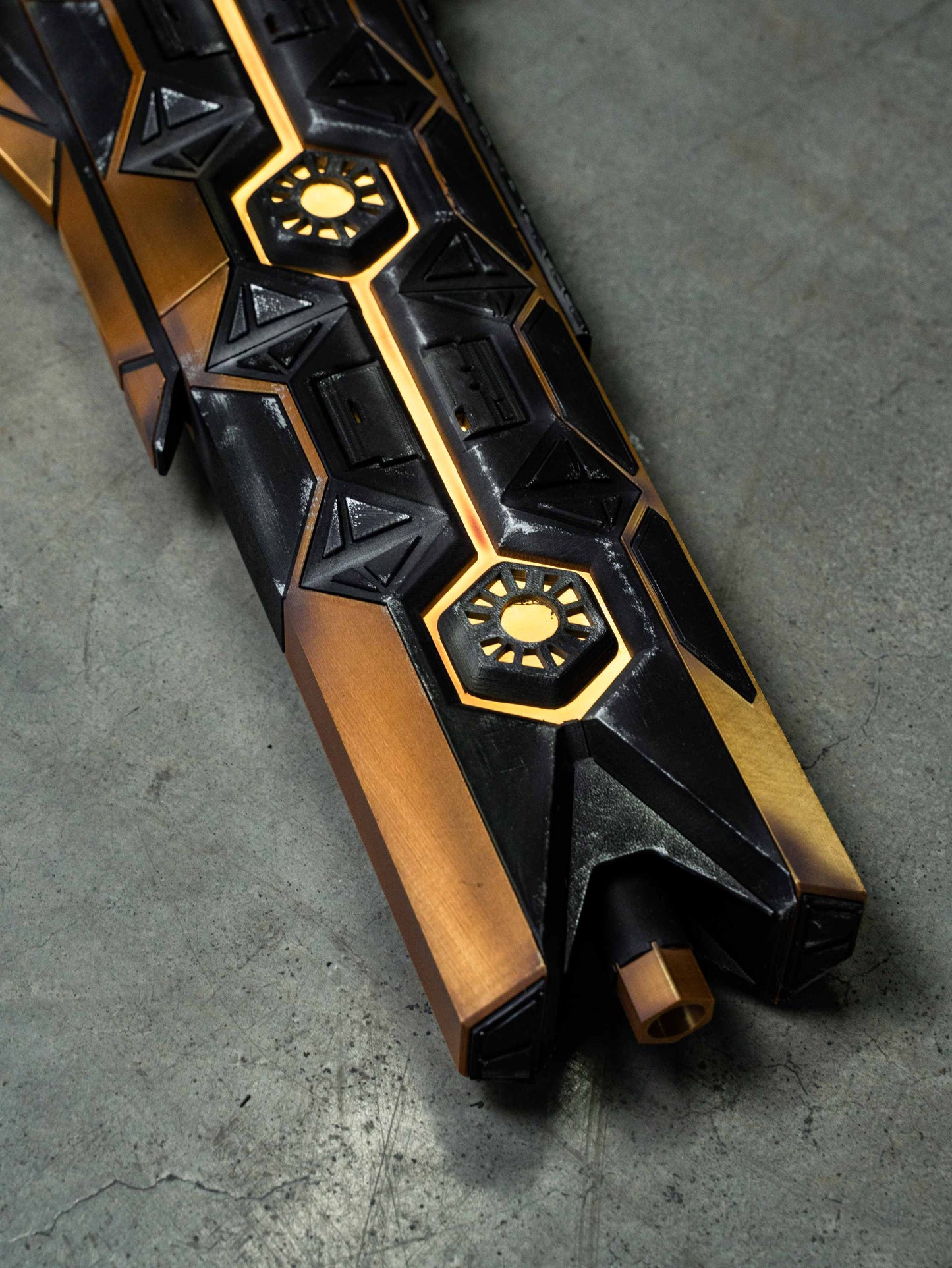 Apex Legends VK-47 "Black & Gold Tech" Replica Prop – Life-Size Assault Rifle, Cosplay Weapon, Collectible Gaming Display for Fans