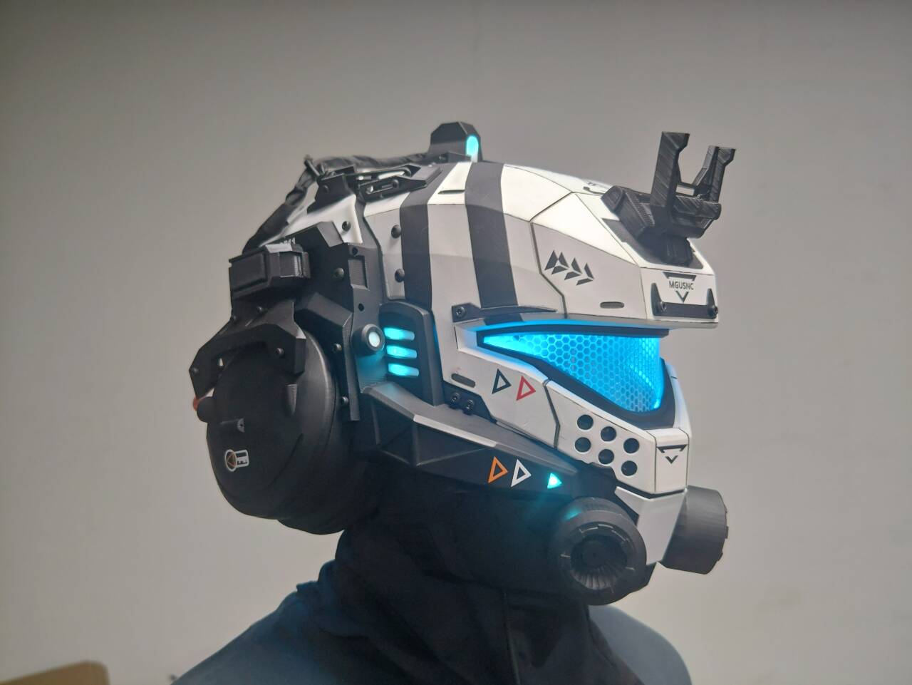 Titanfall 2 Pulse Blade Pilot Helmet – Life-Size Wearable Replica, Cosplay Helmet, Collectible Gaming Display Prop for Fans