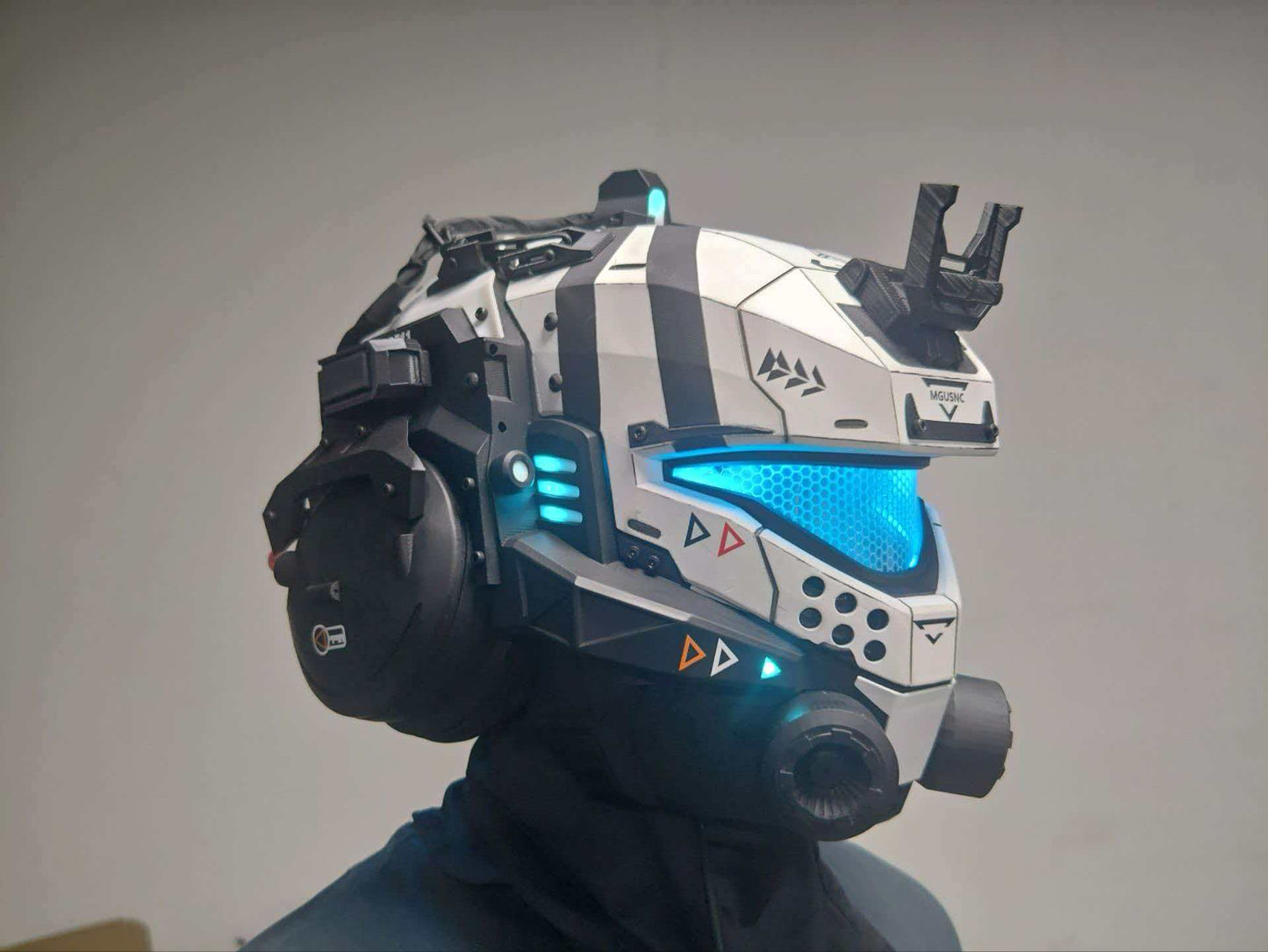 Titanfall 2 Pulse Blade Pilot Helmet – Life-Size Wearable Replica, Cosplay Helmet, Collectible Gaming Display Prop for Fans