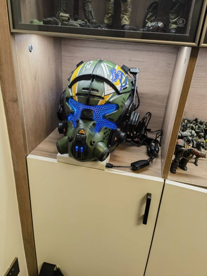 Titanfall 2 Jack Cooper Pilot Helmet – Life-Size Wearable Replica, Cosplay Helmet, Collectible Gaming Display Prop for Fans