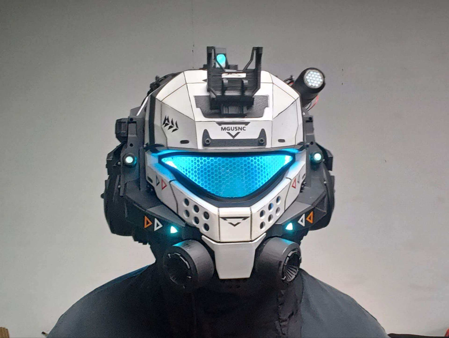 Titanfall 2 Pulse Blade Pilot Helmet – Life-Size Wearable Replica, Cosplay Helmet, Collectible Gaming Display Prop for Fans