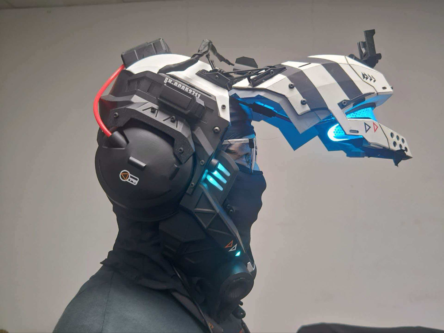 Titanfall 2 Pulse Blade Pilot Helmet – Life-Size Wearable Replica, Cosplay Helmet, Collectible Gaming Display Prop for Fans