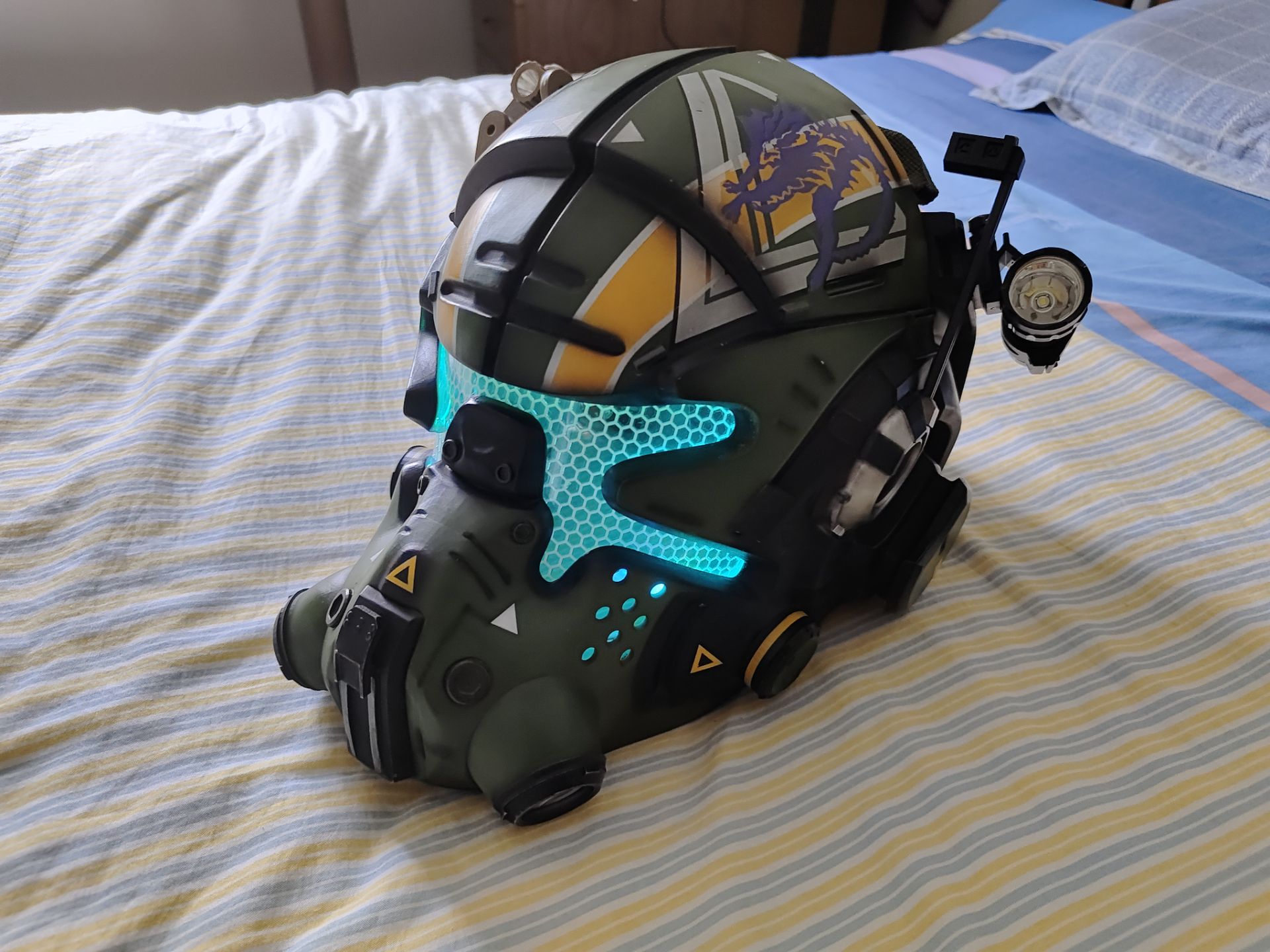 Titanfall 2 Jack Cooper Pilot Helmet – Life-Size Wearable Replica, Cosplay Helmet, Collectible Gaming Display Prop for Fans