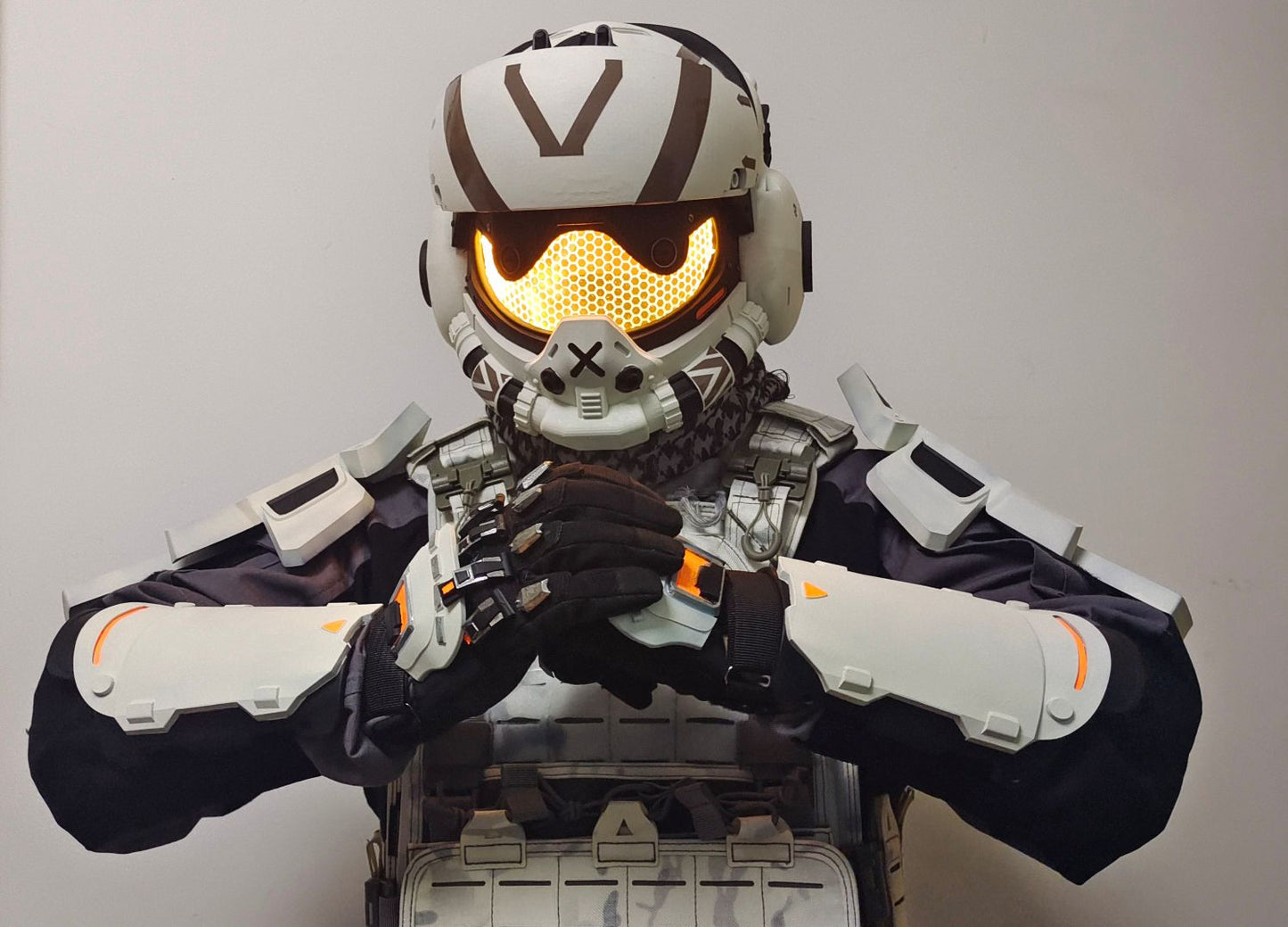 Titanfall 2 Viper Pilot Helmet Replica – Life-Size Cosplay Helmet, Wearable Gaming Display, Exclusive Villain Collectible Prop for Fans