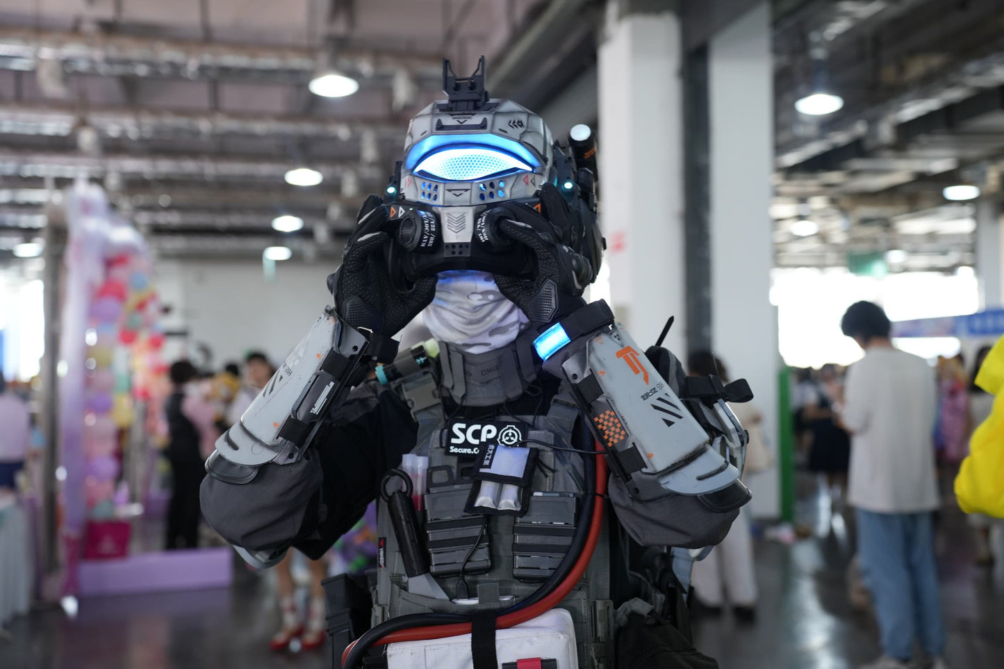 Titanfall 2 Pulse Blade Pilot Helmet – Life-Size Wearable Replica, Cosplay Helmet, Collectible Gaming Display Prop for Fans