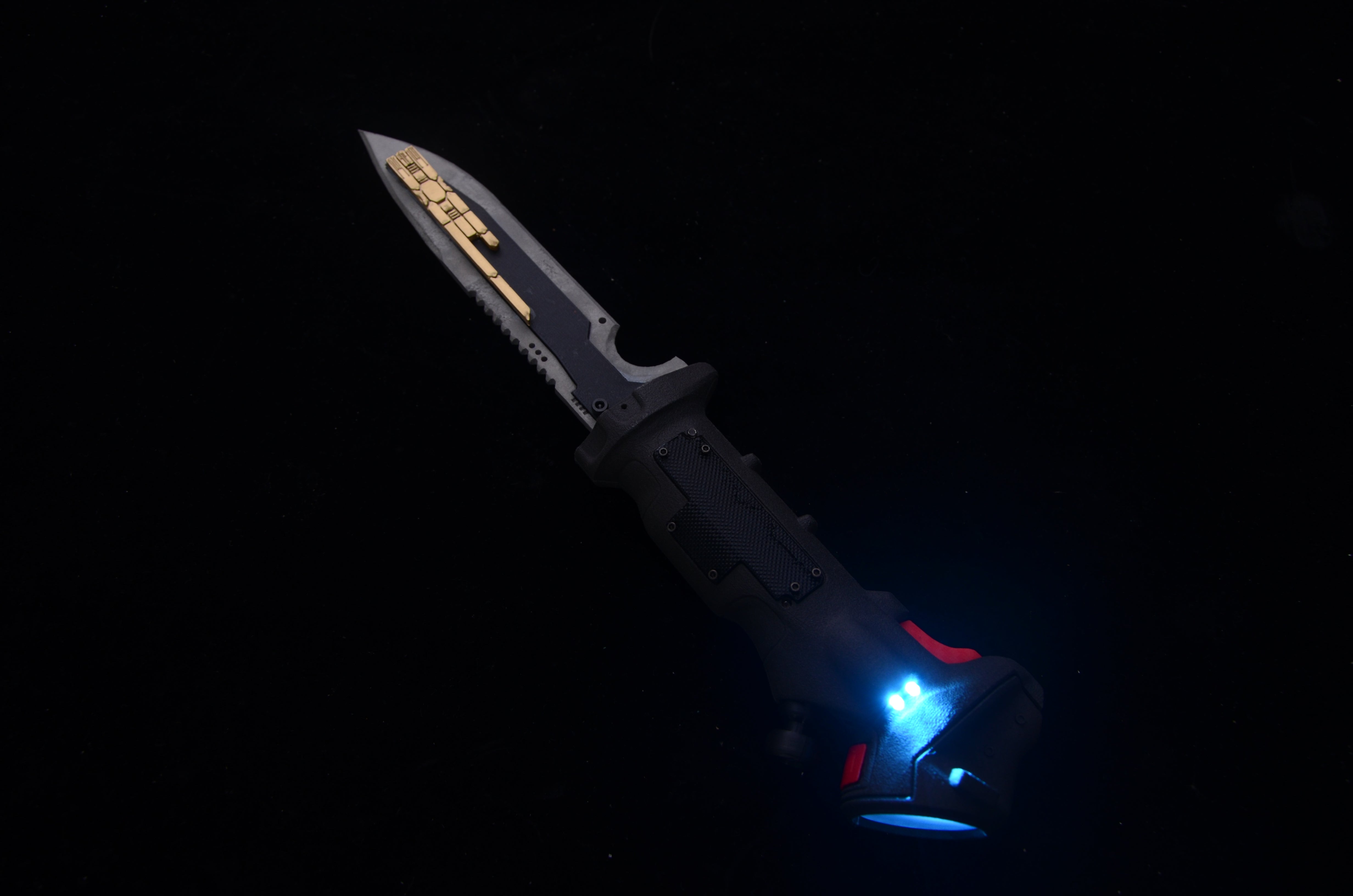 Titanfall 2 Data Knife Replica – Life-Size Full-Scale Prop, Cosplay Accessory, Collectible Gaming Display for Fans