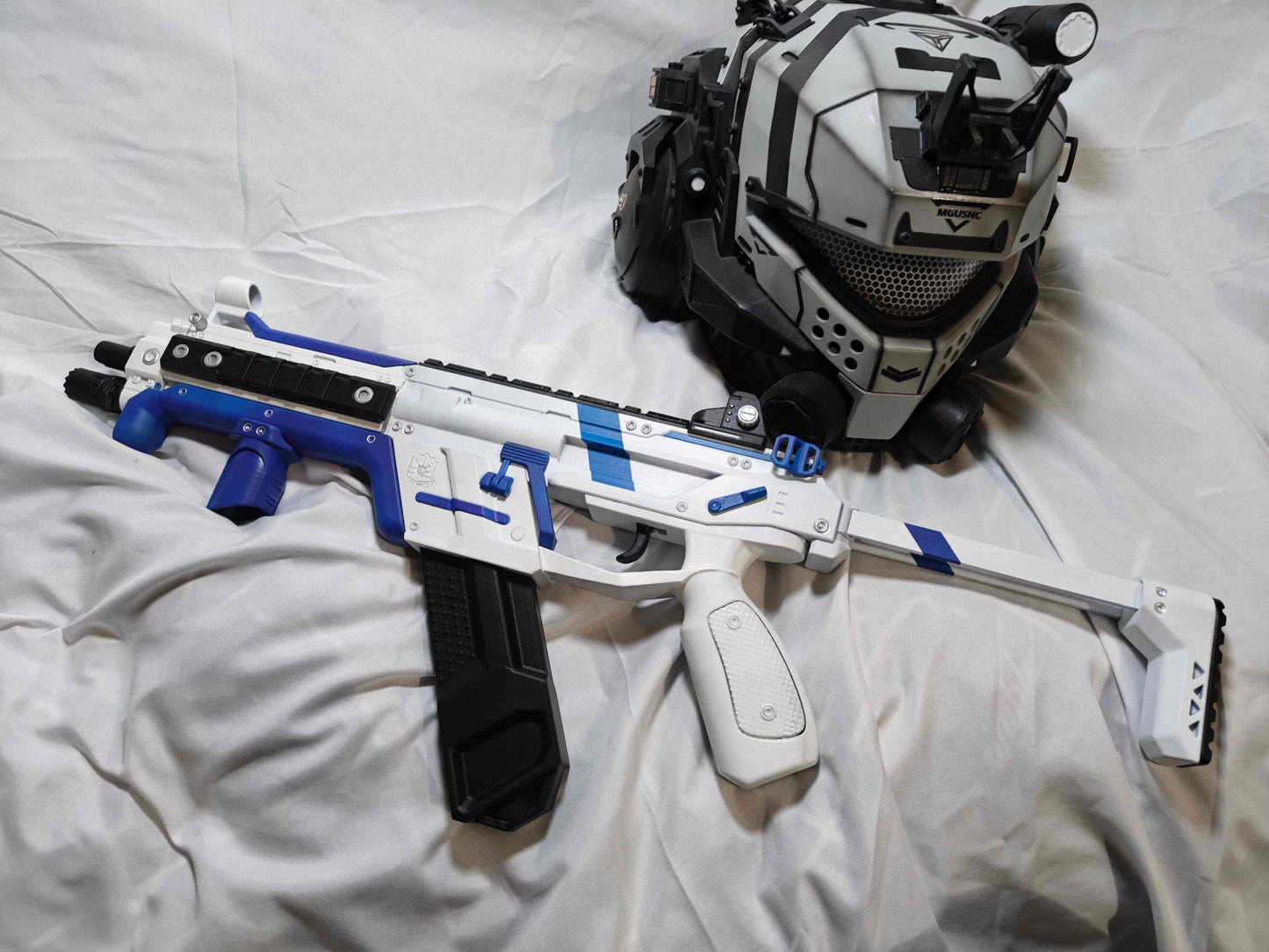 Apex Legends R99 "Blade" Skin Replica Prop – Life-Size SMG Cosplay Weapon, Collectible Display Model for Gamers