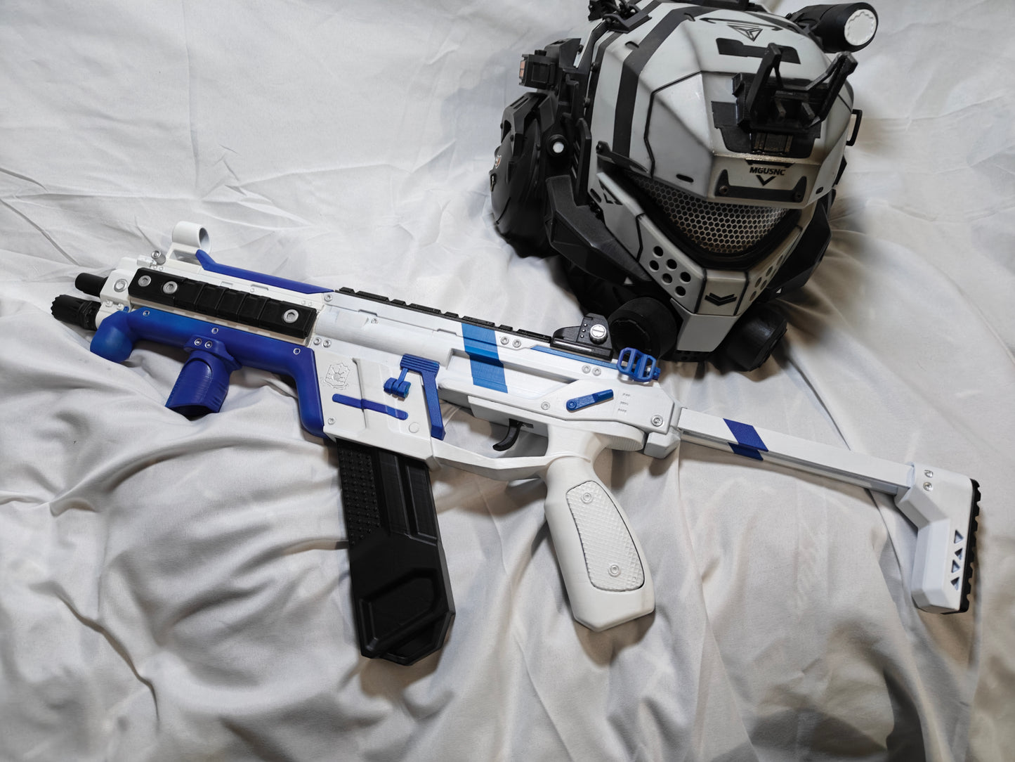 Apex Legends R99 "Blade" Skin Replica Prop – Life-Size SMG Cosplay Weapon, Collectible Display Model for Gamers