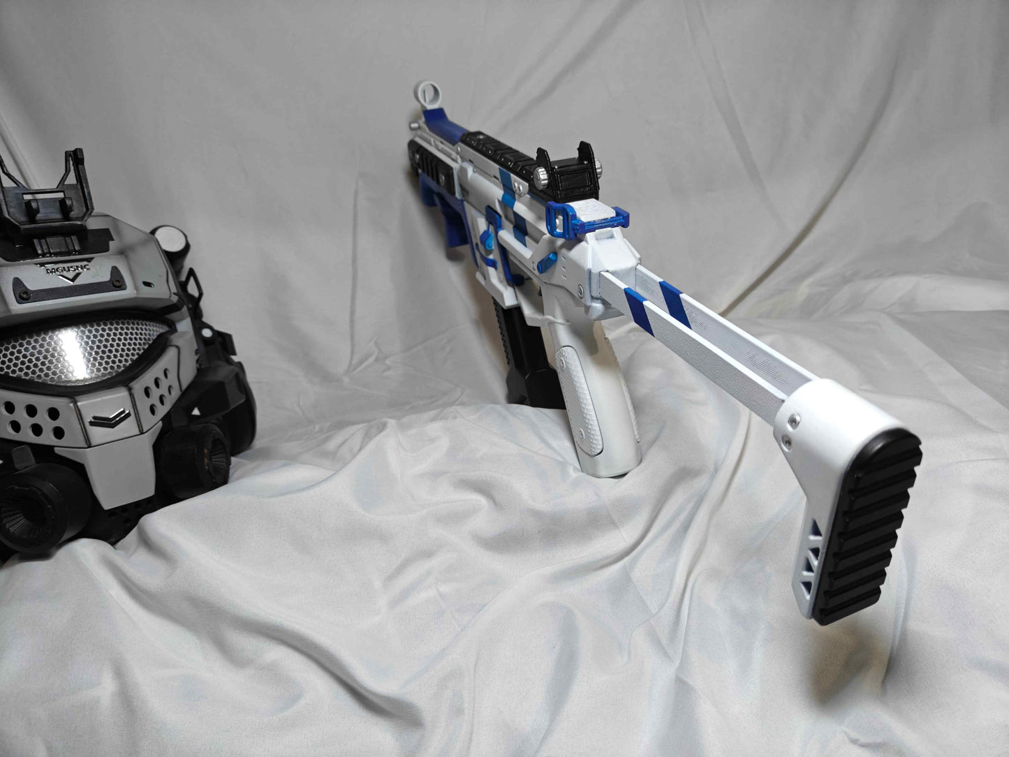 Apex Legends R99 "Blade" Skin Replica Prop – Life-Size SMG Cosplay Weapon, Collectible Display Model for Gamers