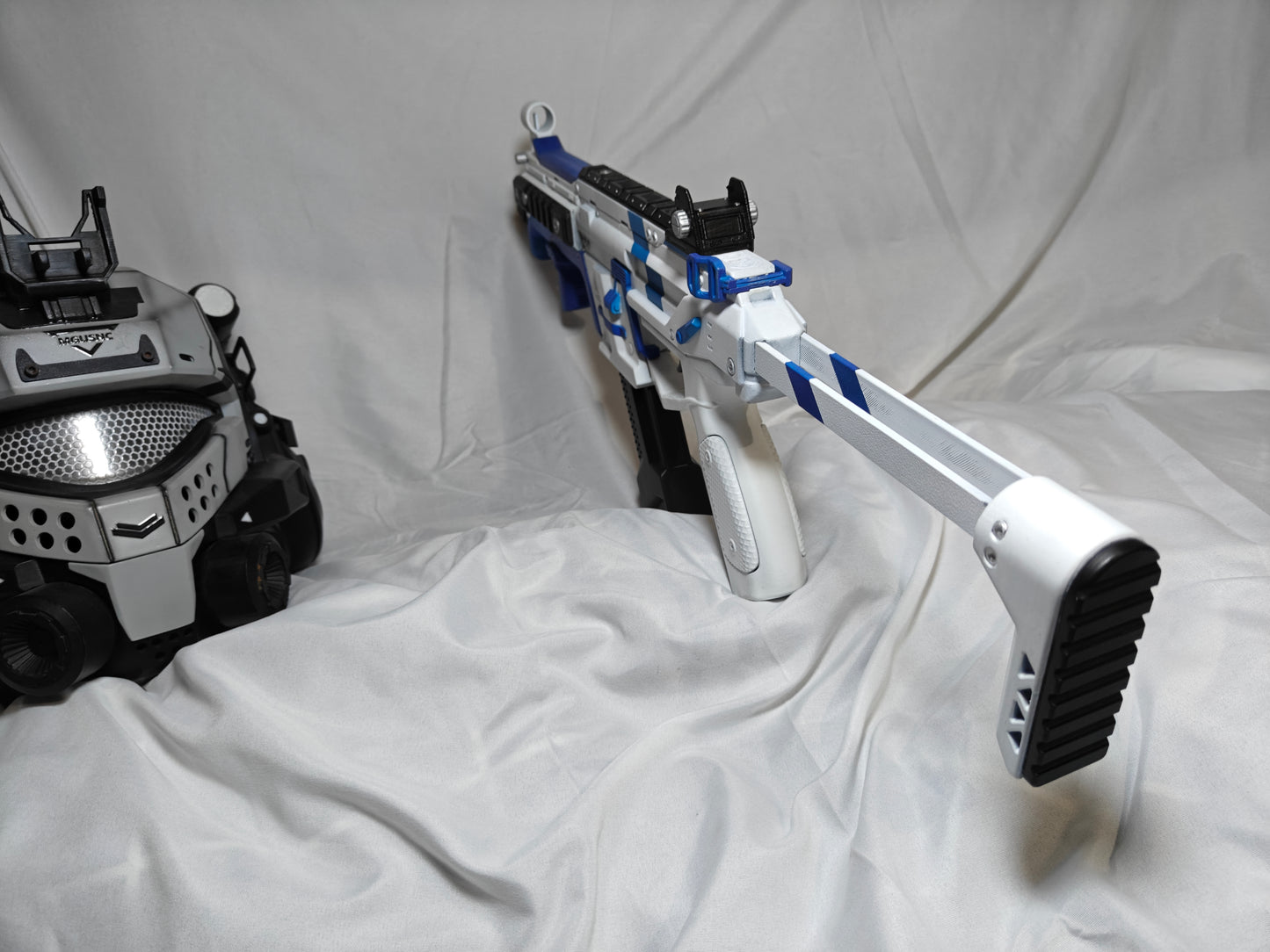 Apex Legends R99 "Blade" Skin Replica Prop – Life-Size SMG Cosplay Weapon, Collectible Display Model for Gamers