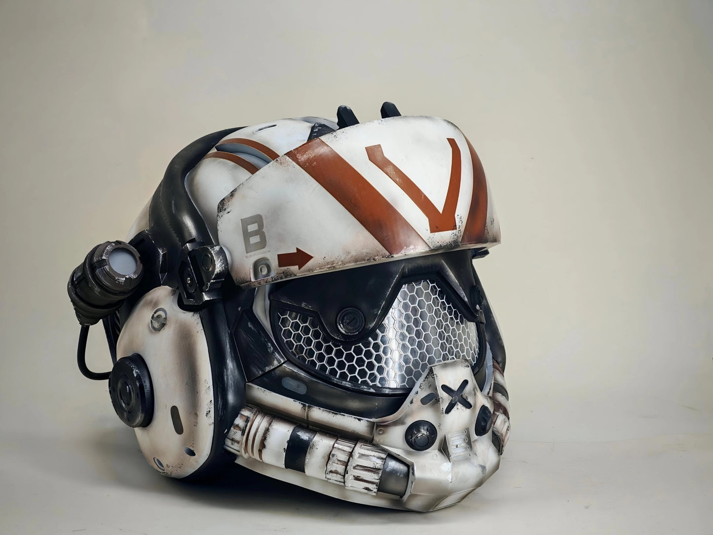 Titanfall 2 Viper Pilot Helmet Replica – Life-Size Cosplay Helmet, Wearable Gaming Display, Exclusive Villain Collectible Prop for Fans