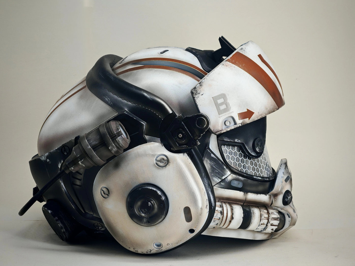 Titanfall 2 Viper Pilot Helmet Replica – Life-Size Cosplay Helmet, Wearable Gaming Display, Exclusive Villain Collectible Prop for Fans