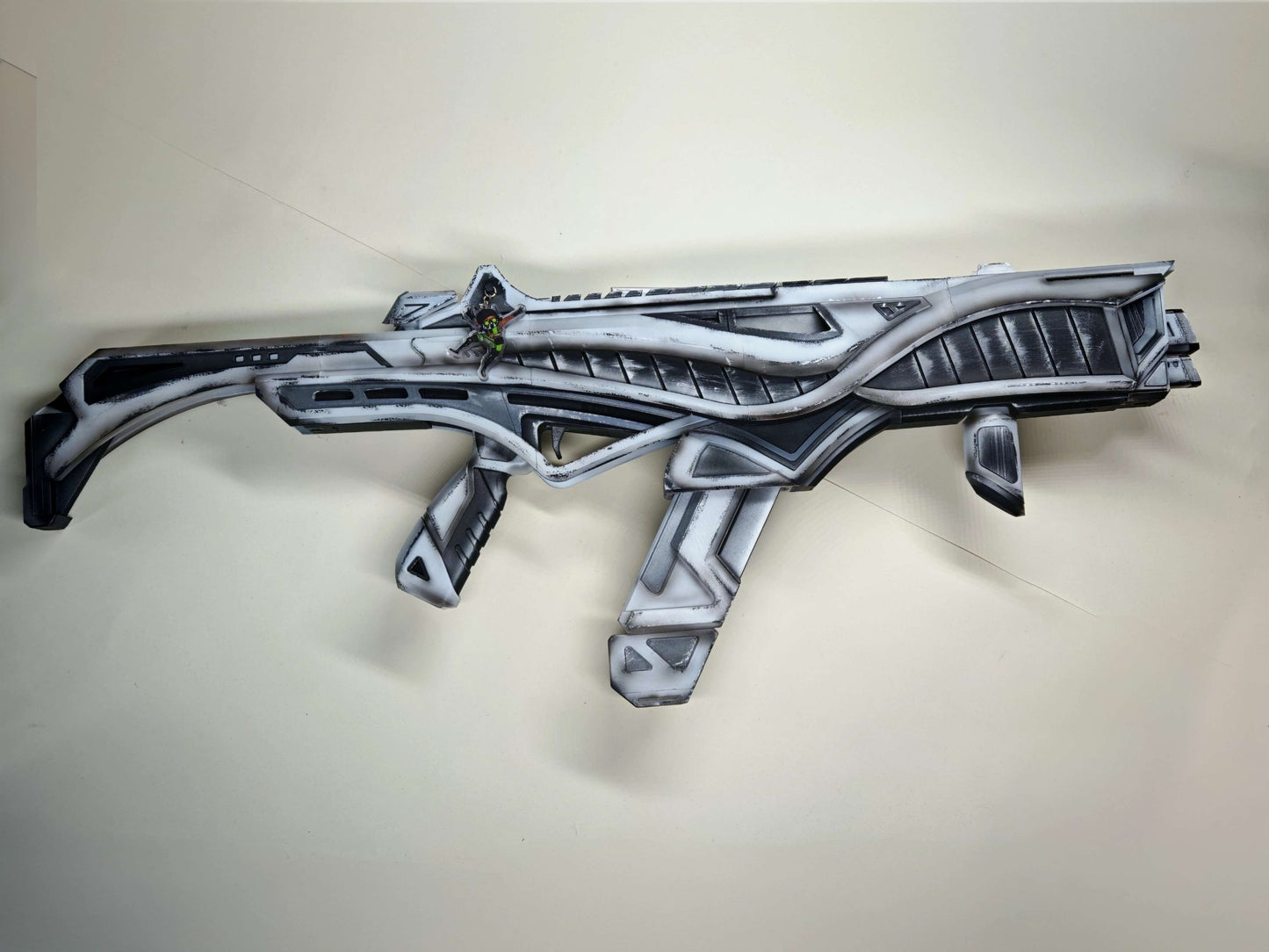 Apex Legends R99 "Blade" Skin Replica Prop – Life-Size SMG Cosplay Weapon, Collectible Display Model for Gamers