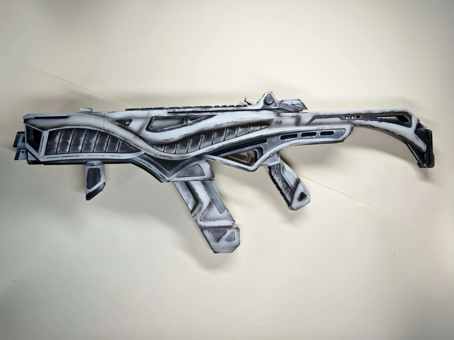 Apex Legends R99 "Blade" Skin Replica Prop – Life-Size SMG Cosplay Weapon, Collectible Display Model for Gamers