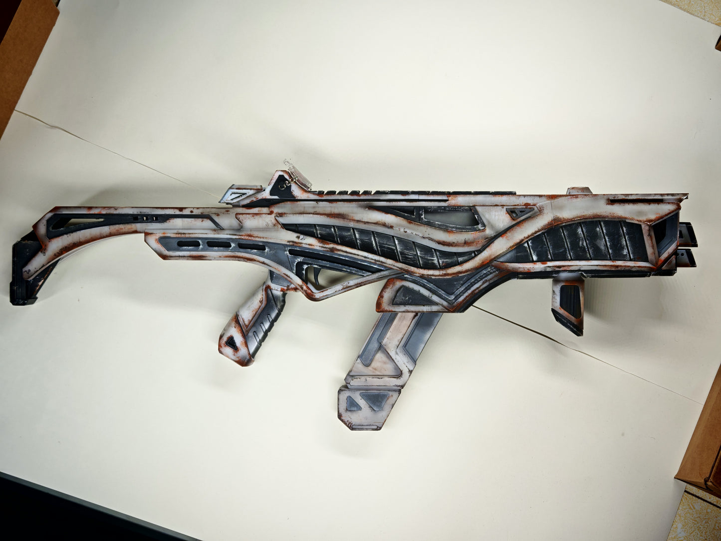 Apex Legends R99 "Blade" Skin Replica Prop – Life-Size SMG Cosplay Weapon, Collectible Display Model for Gamers