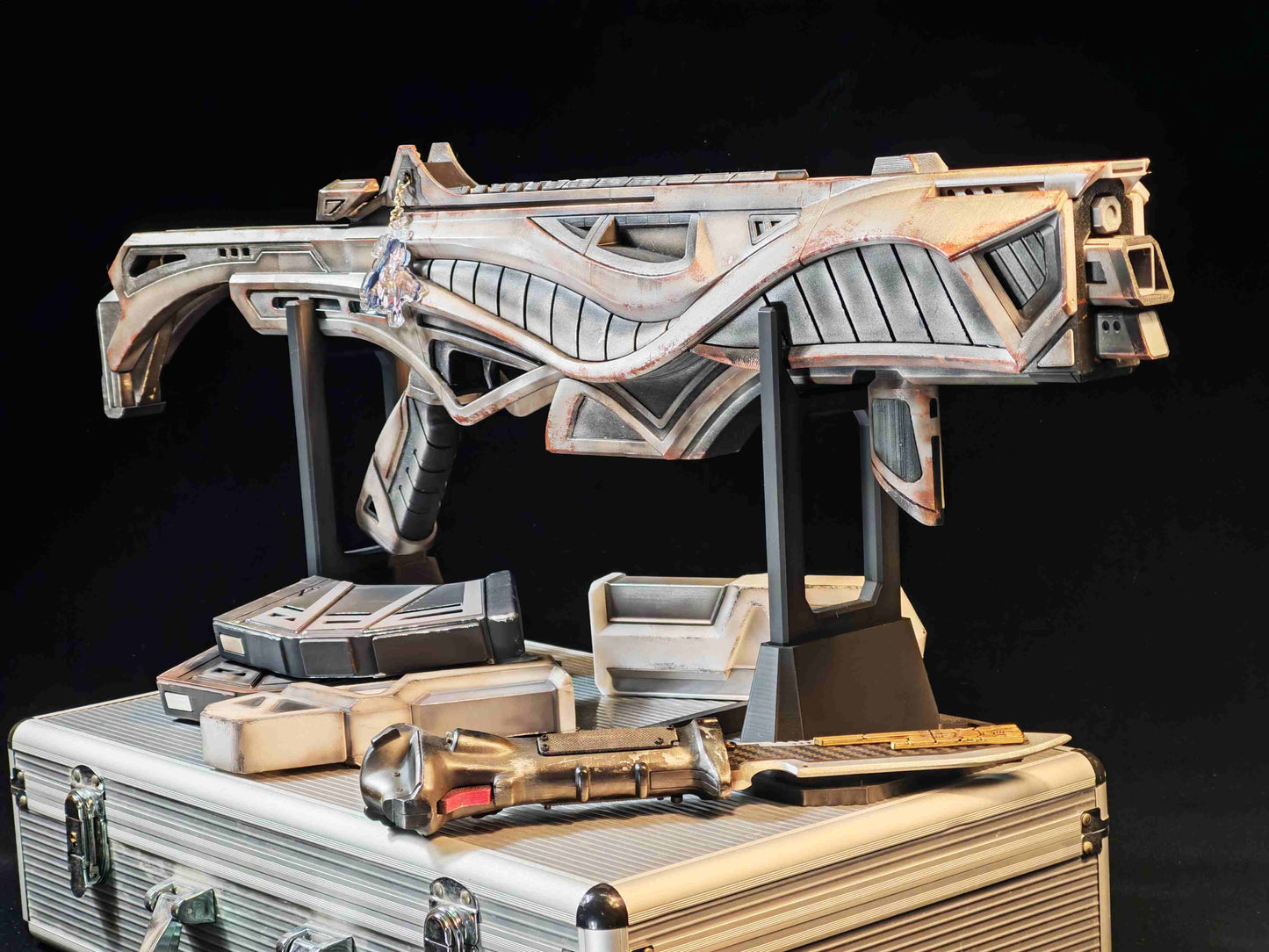 Apex Legends R99 "Blade" Skin Replica Prop – Life-Size SMG Cosplay Weapon, Collectible Display Model for Gamers