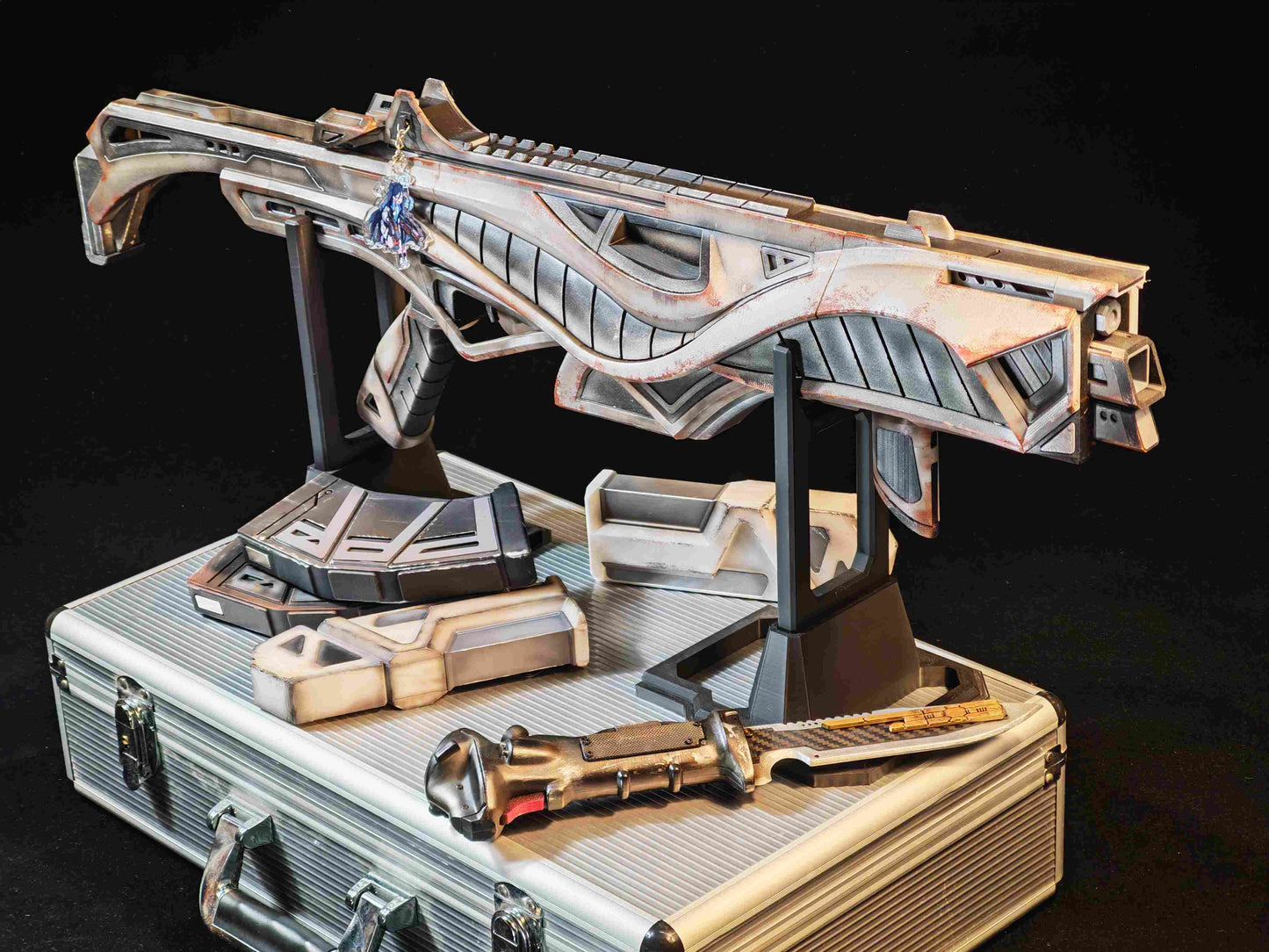 Apex Legends R99 "Blade" Skin Replica Prop – Life-Size SMG Cosplay Weapon, Collectible Display Model for Gamers