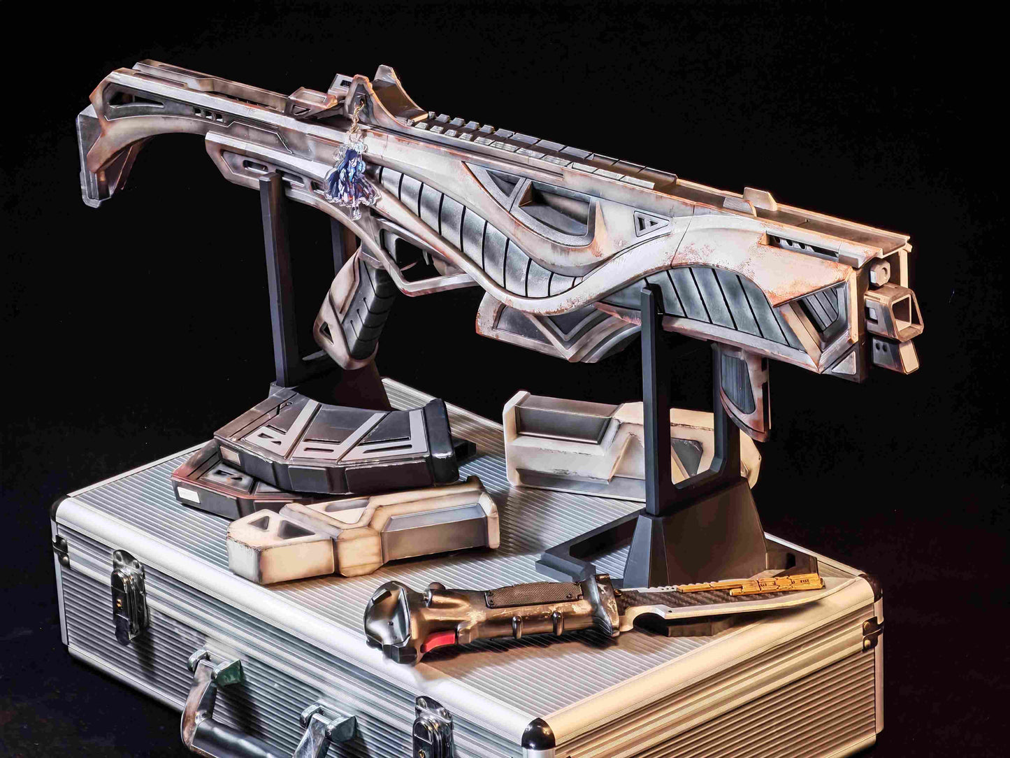 Apex Legends R99 "Blade" Skin Replica Prop – Life-Size SMG Cosplay Weapon, Collectible Display Model for Gamers