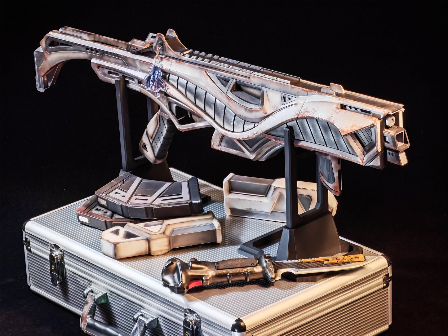Apex Legends R99 "Blade" Skin Replica Prop – Life-Size SMG Cosplay Weapon, Collectible Display Model for Gamers