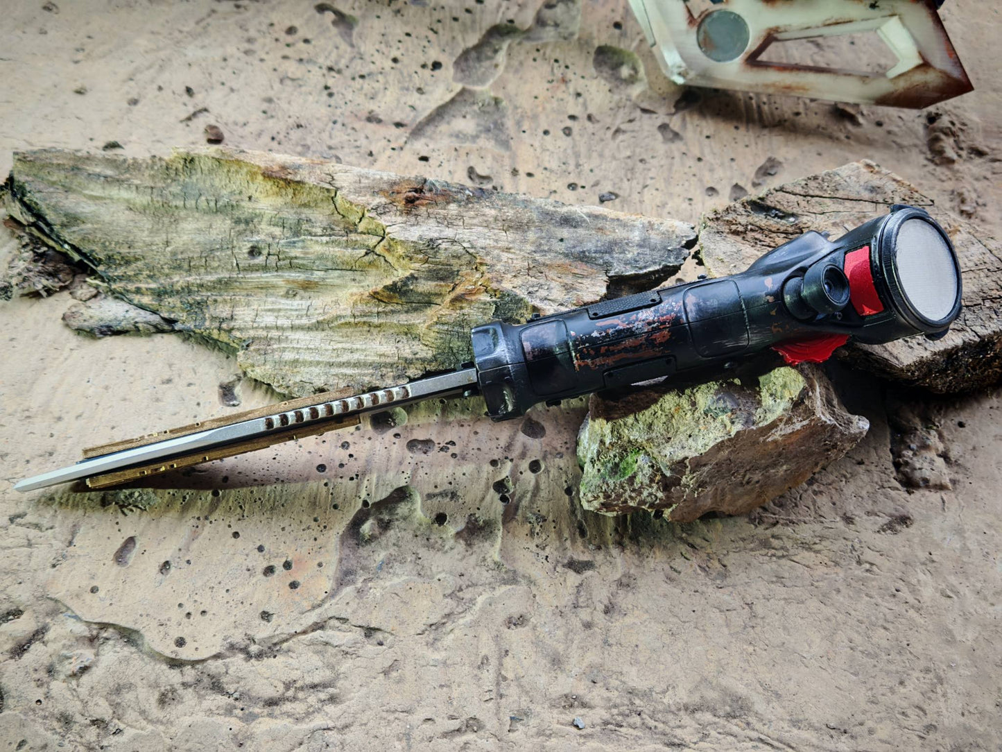 Titanfall 2 Data Knife Replica – Life-Size Full-Scale Prop, Cosplay Accessory, Collectible Gaming Display for Fans