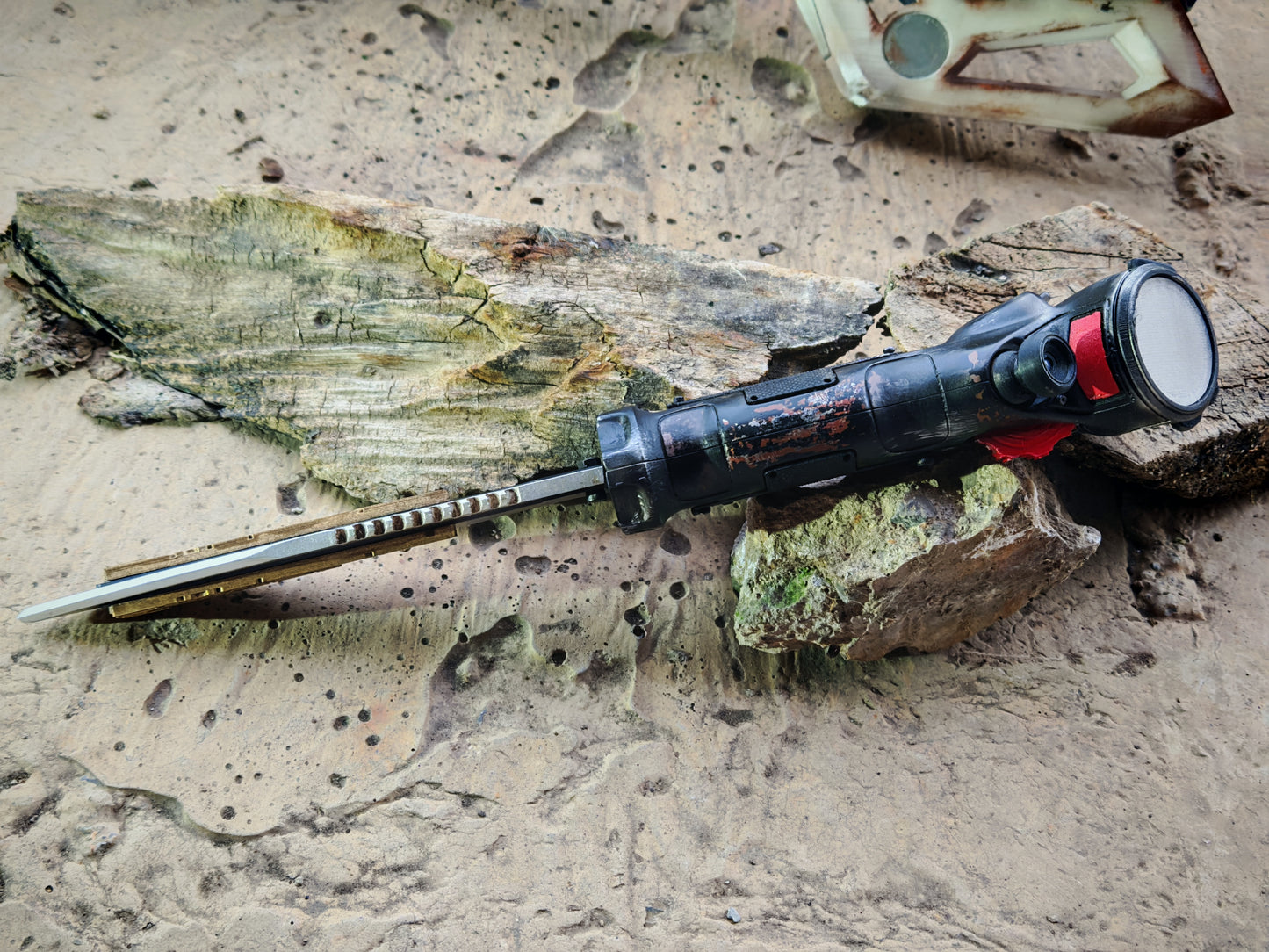 Titanfall 2 Data Knife Replica – Life-Size Full-Scale Prop, Cosplay Accessory, Collectible Gaming Display for Fans