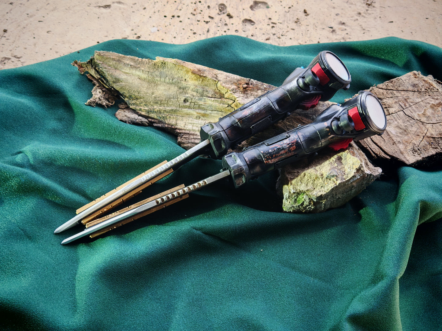 Titanfall 2 Data Knife Replica – Life-Size Full-Scale Prop, Cosplay Accessory, Collectible Gaming Display for Fans