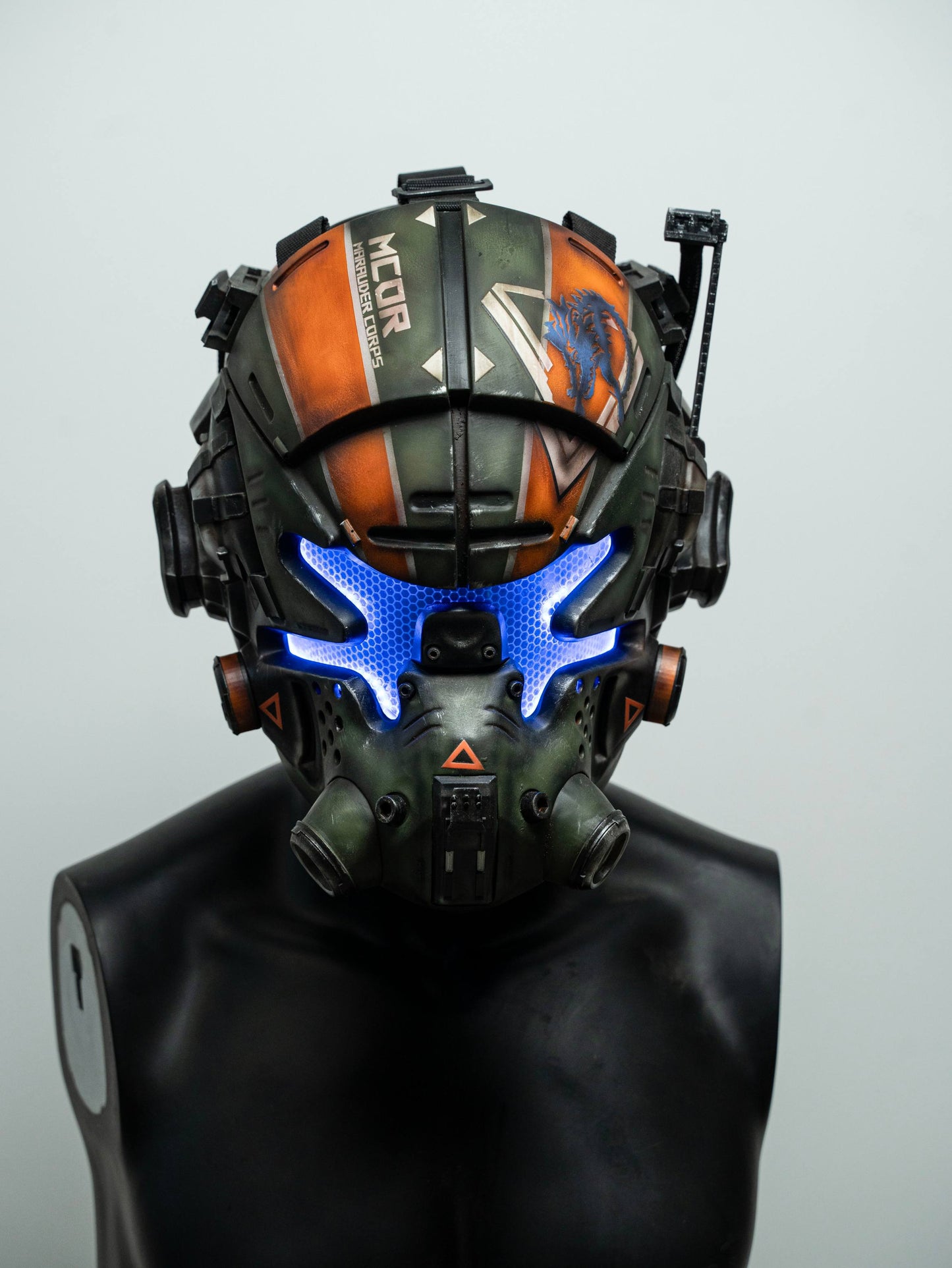 Titanfall 2 Jack Cooper Pilot Helmet – Life-Size Wearable Replica, Cosplay Helmet, Collectible Gaming Display Prop for Fans