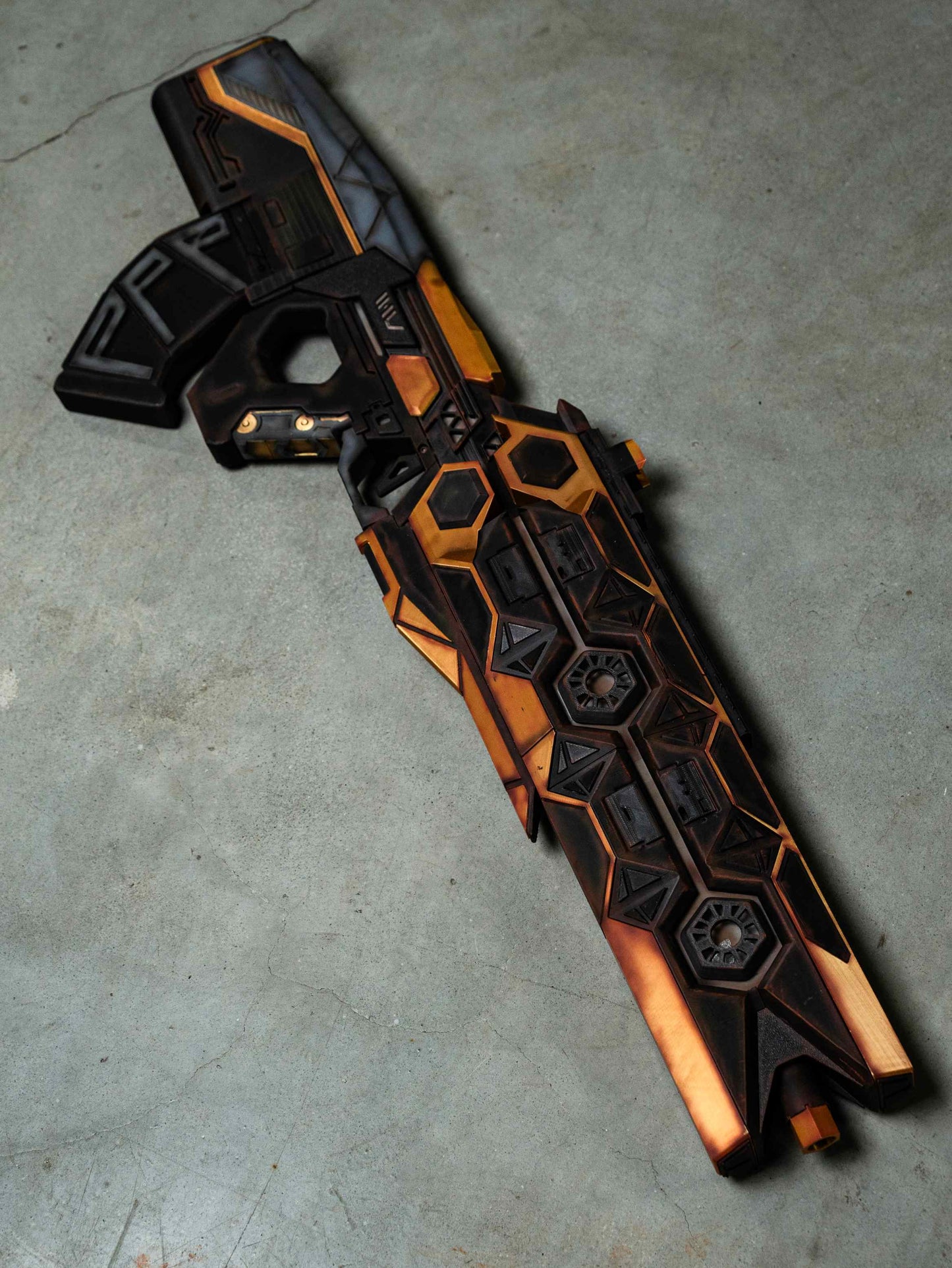 Apex Legends VK-47 "Black & Gold Tech" Replica Prop – Life-Size Assault Rifle, Cosplay Weapon, Collectible Gaming Display for Fans