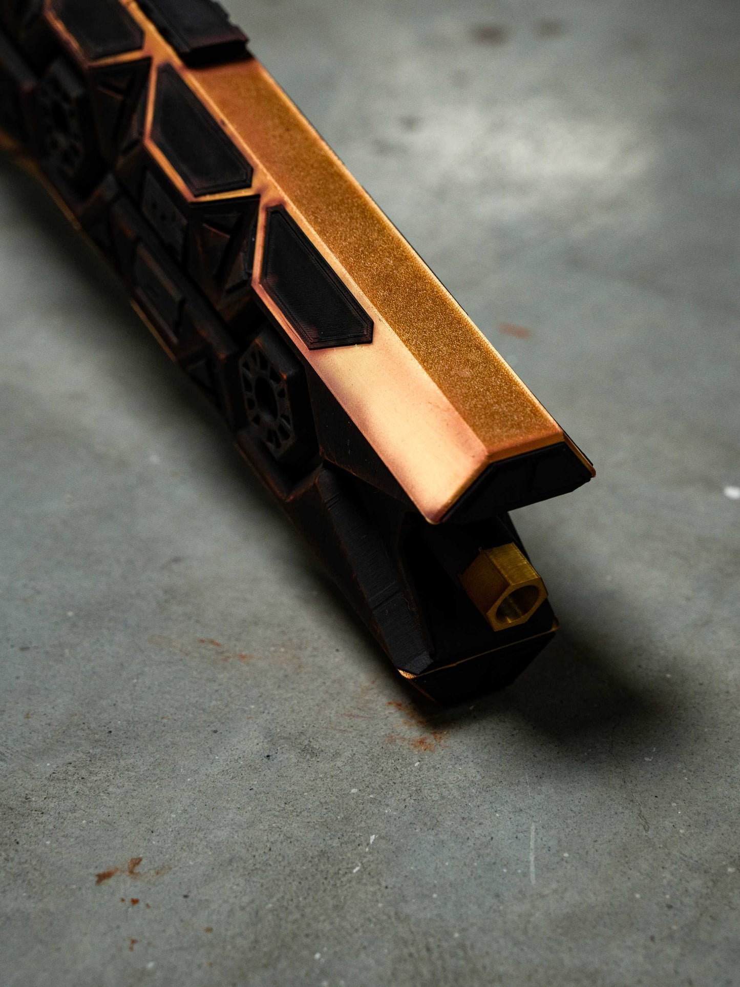 Apex Legends VK-47 "Black & Gold Tech" Replica Prop – Life-Size Assault Rifle, Cosplay Weapon, Collectible Gaming Display for Fans