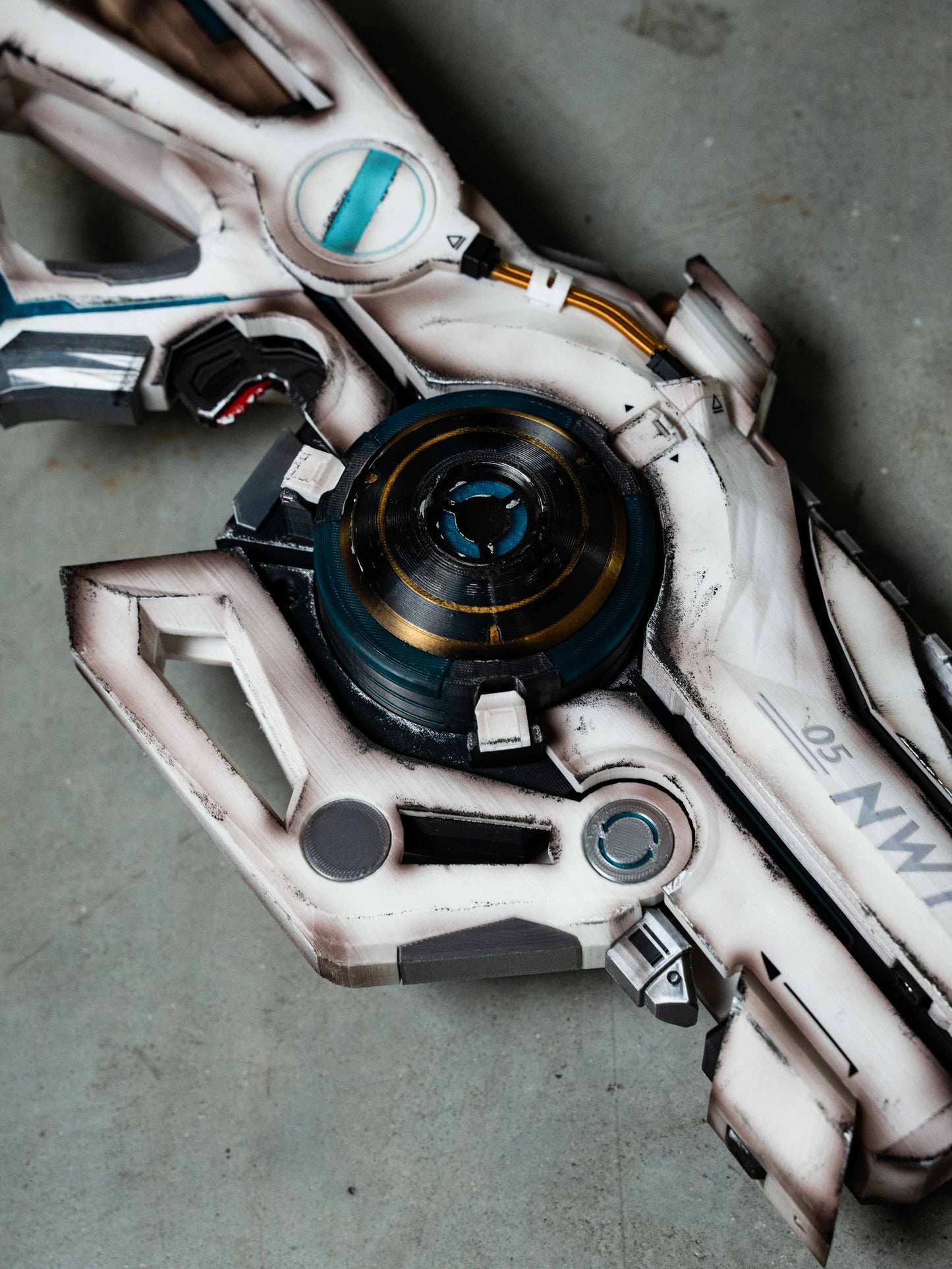 Apex Legends "Valkyrie's Revenge" Replica Prop – Life-Size Cosplay Weapon, Collectible Gaming Armor Display for Fans
