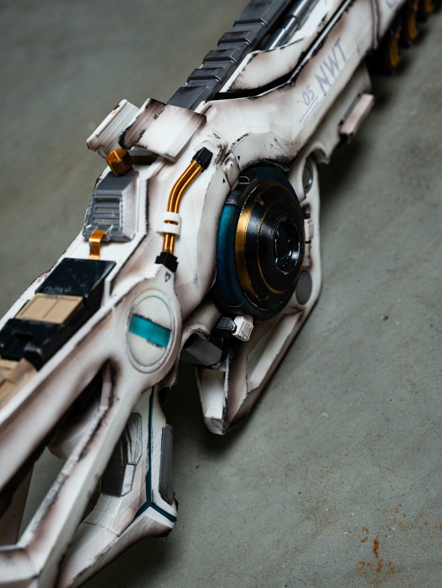 Apex Legends "Valkyrie's Revenge" Replica Prop – Life-Size Cosplay Weapon, Collectible Gaming Armor Display for Fans