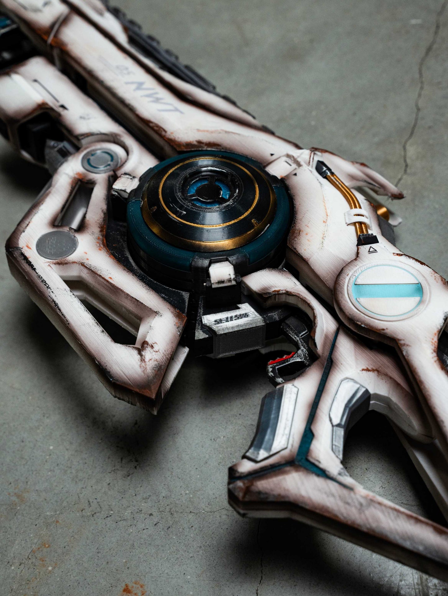 Apex Legends "Valkyrie's Revenge" Replica Prop – Life-Size Cosplay Weapon, Collectible Gaming Armor Display for Fans