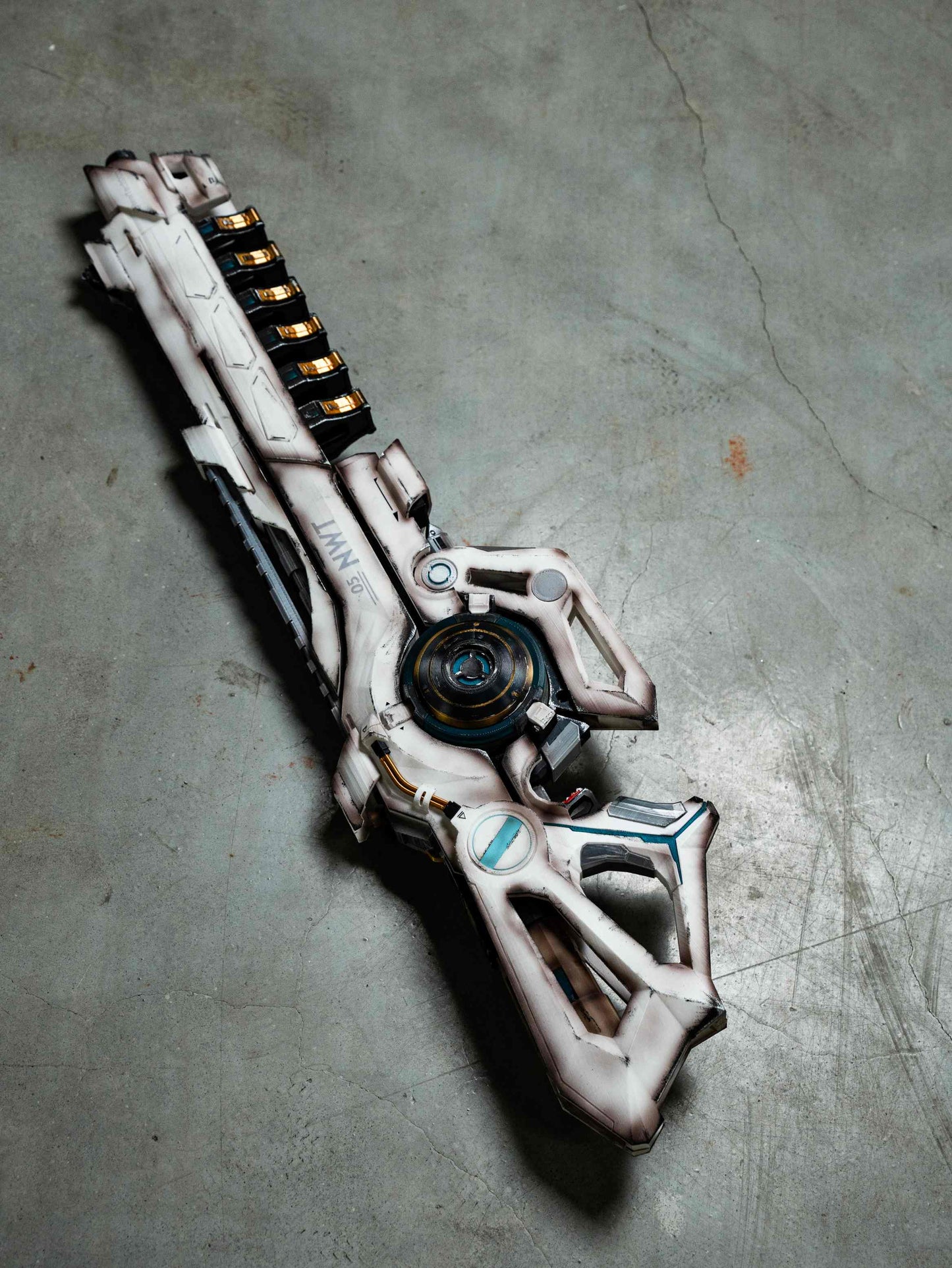 Apex Legends "Valkyrie's Revenge" Replica Prop – Life-Size Cosplay Weapon, Collectible Gaming Armor Display for Fans