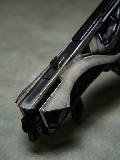 Apex Legends R99 "Blade" Skin Replica Prop – Life-Size SMG Cosplay Weapon, Collectible Display Model for Gamers