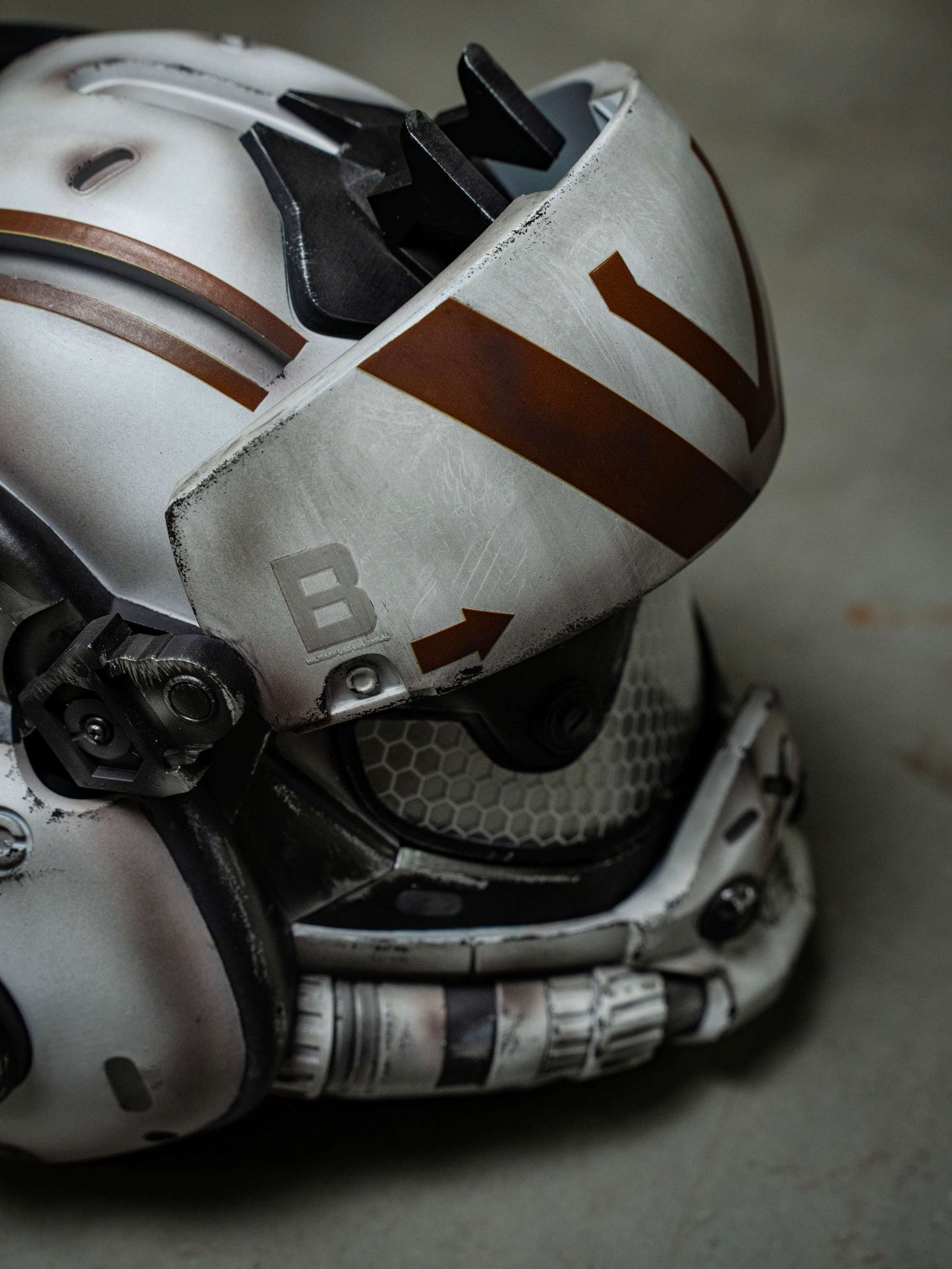 Titanfall 2 Viper Pilot Helmet Replica – Life-Size Cosplay Helmet, Wearable Gaming Display, Exclusive Villain Collectible Prop for Fans