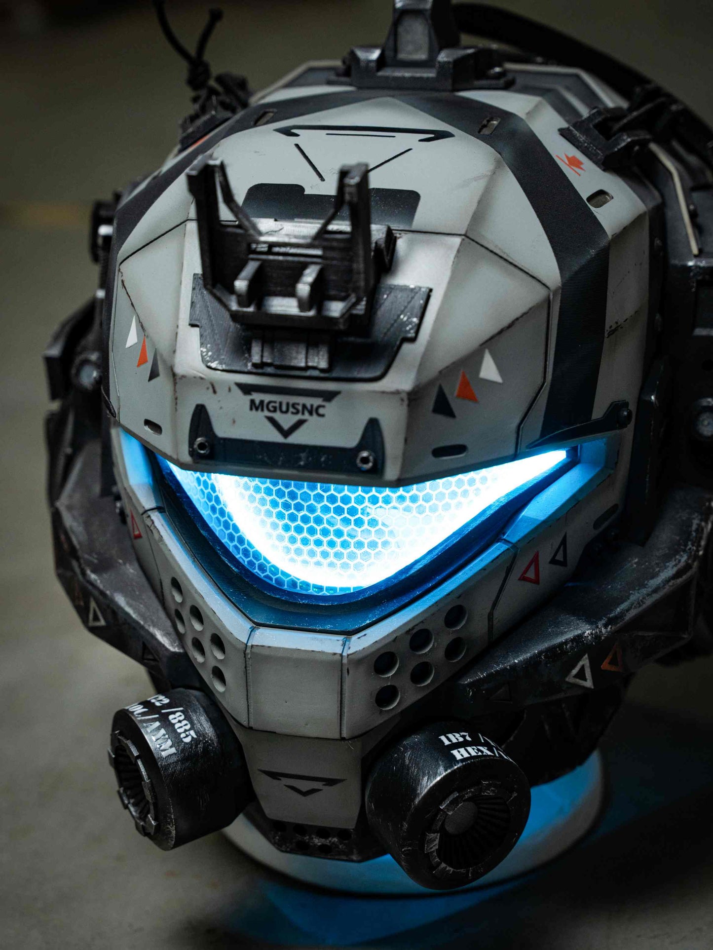 Titanfall 2 Pulse Blade Pilot Helmet – Life-Size Wearable Replica, Cosplay Helmet, Collectible Gaming Display Prop for Fans