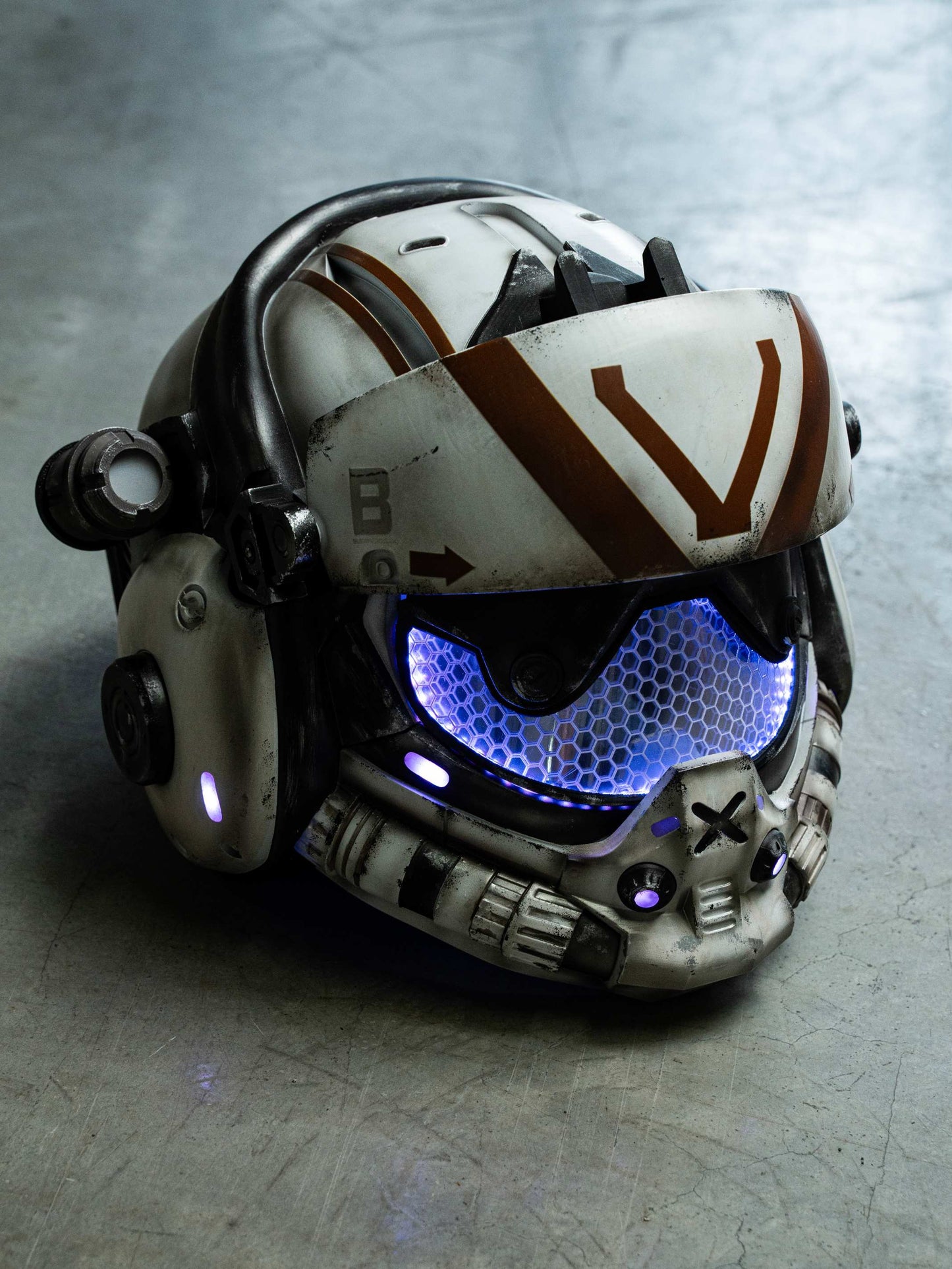 Titanfall 2 Viper Pilot Helmet Replica – Life-Size Cosplay Helmet, Wearable Gaming Display, Exclusive Villain Collectible Prop for Fans