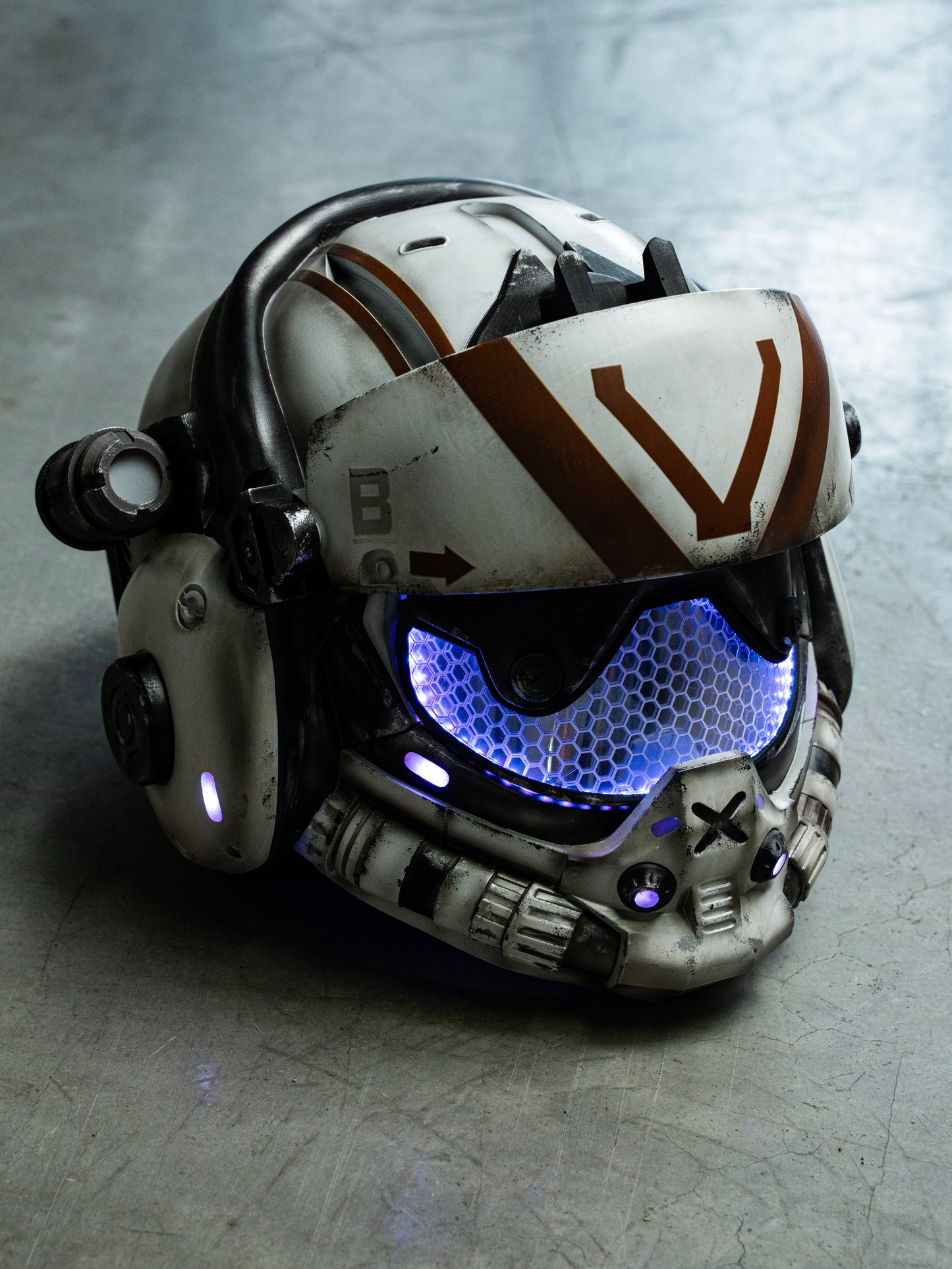 Titanfall 2 Viper Pilot Helmet Replica – Life-Size Cosplay Helmet, Wearable Gaming Display, Exclusive Villain Collectible Prop for Fans