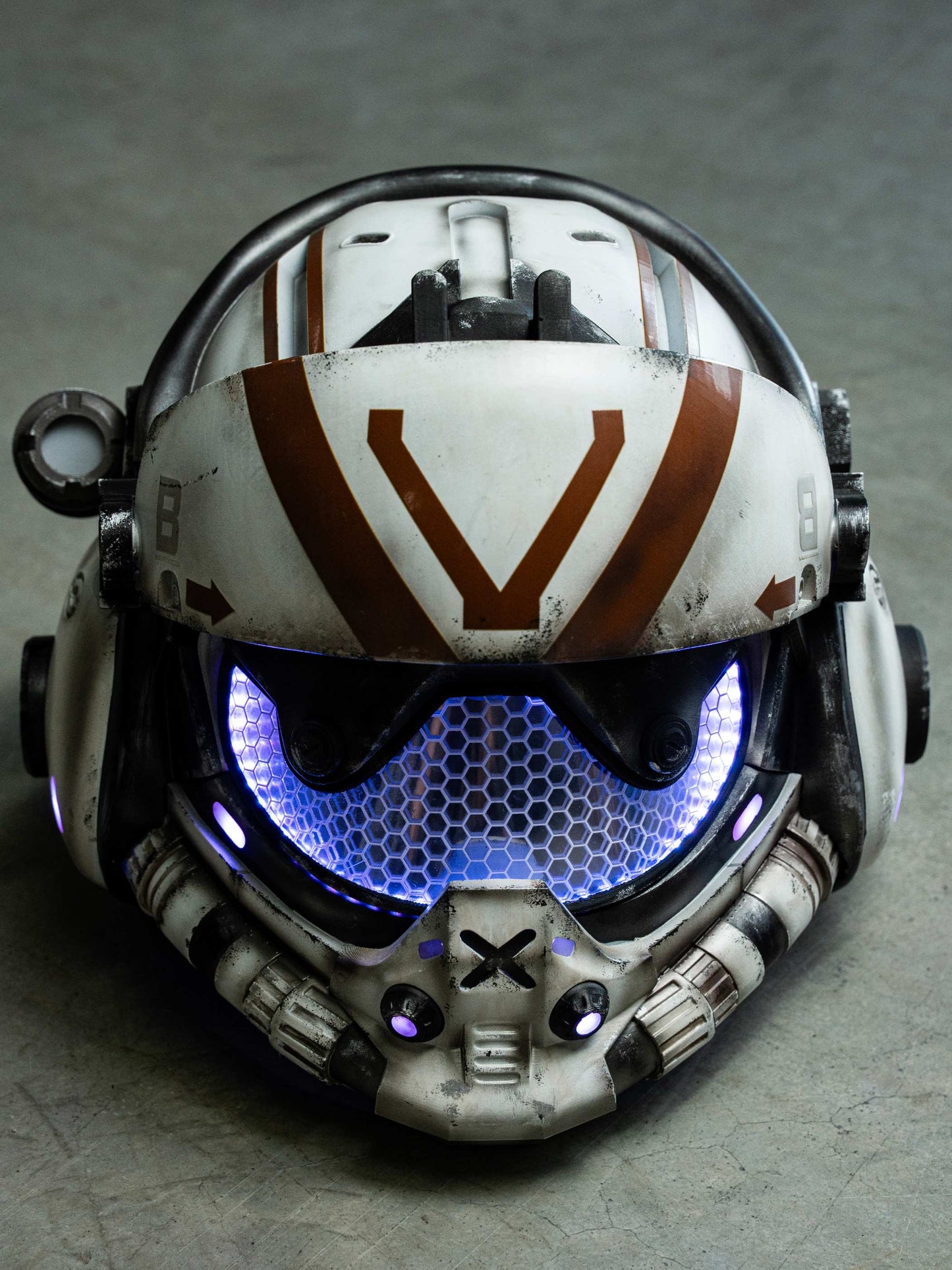 Titanfall 2 Viper Pilot Helmet Replica – Life-Size Cosplay Helmet, Wearable Gaming Display, Exclusive Villain Collectible Prop for Fans