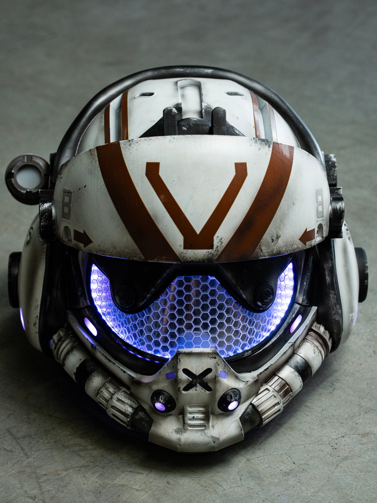 Titanfall 2 Viper Pilot Helmet Replica – Life-Size Cosplay Helmet, Wearable Gaming Display, Exclusive Villain Collectible Prop for Fans