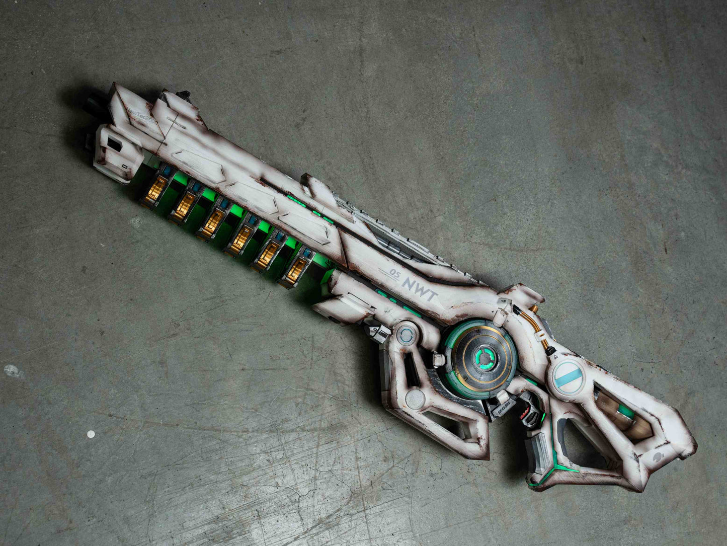Apex Legends "Valkyrie's Revenge" Replica Prop – Life-Size Cosplay Weapon, Collectible Gaming Armor Display for Fans