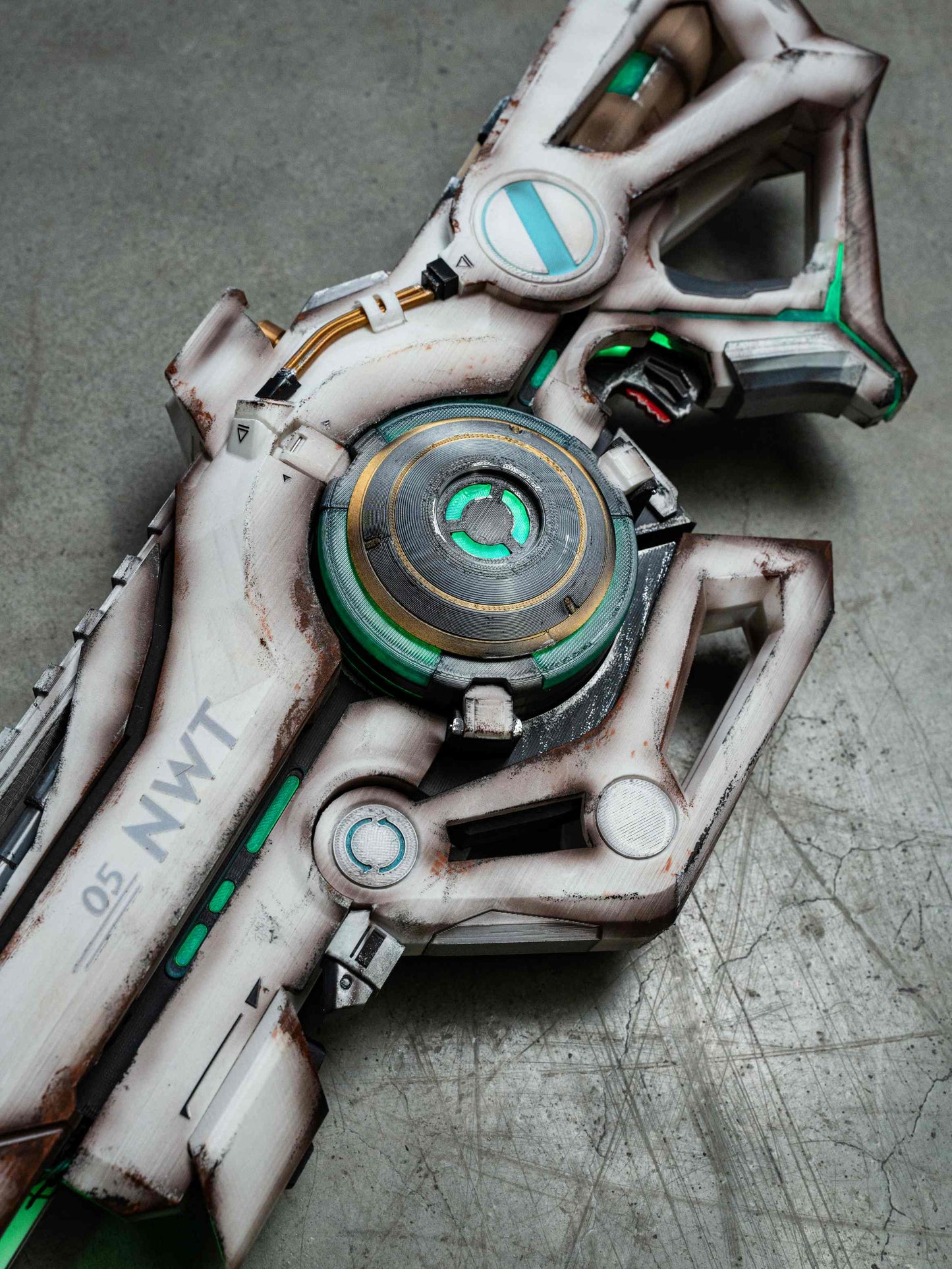 Apex Legends "Valkyrie's Revenge" Replica Prop – Life-Size Cosplay Weapon, Collectible Gaming Armor Display for Fans