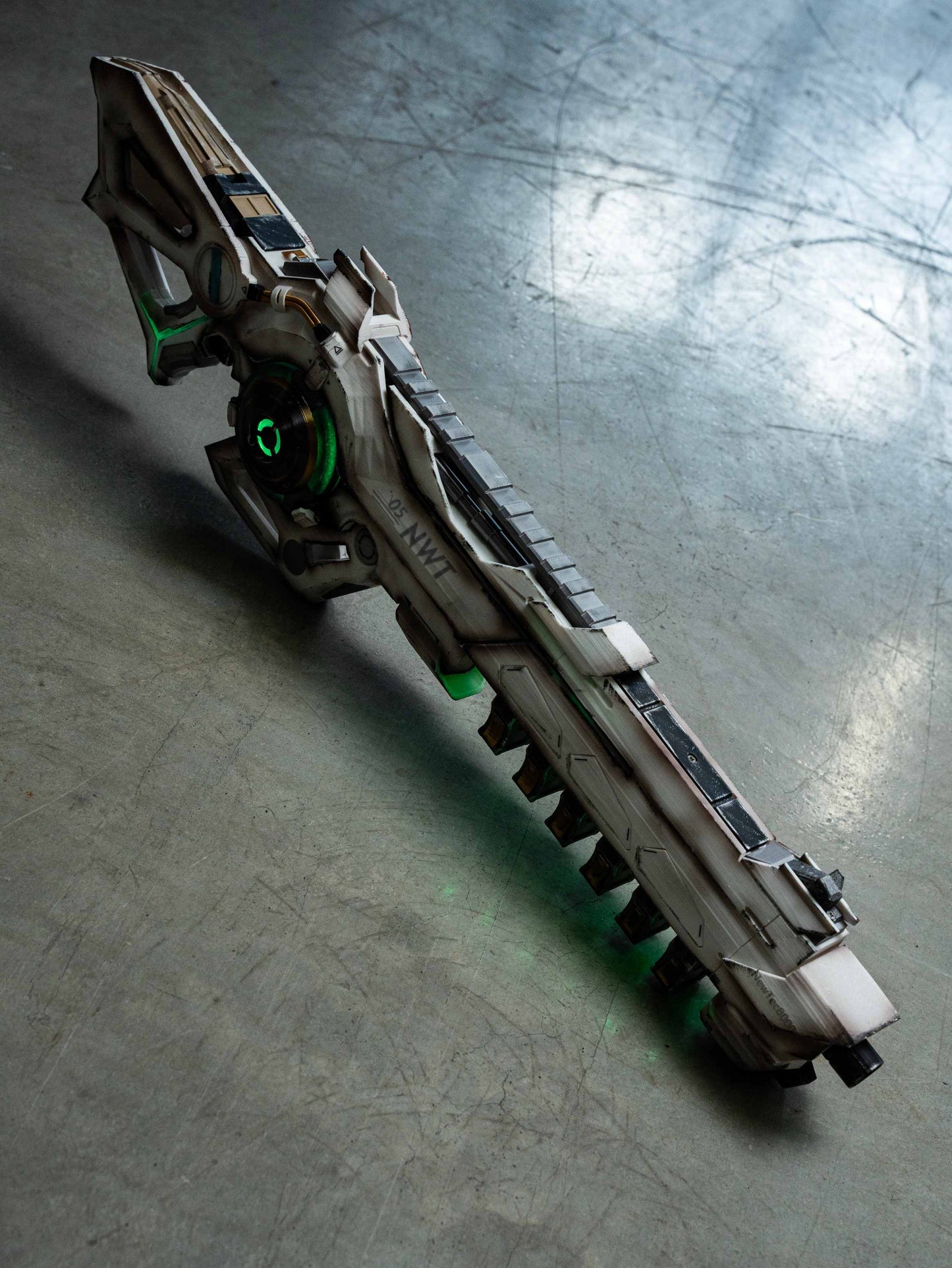 Apex Legends "Valkyrie's Revenge" Replica Prop – Life-Size Cosplay Weapon, Collectible Gaming Armor Display for Fans