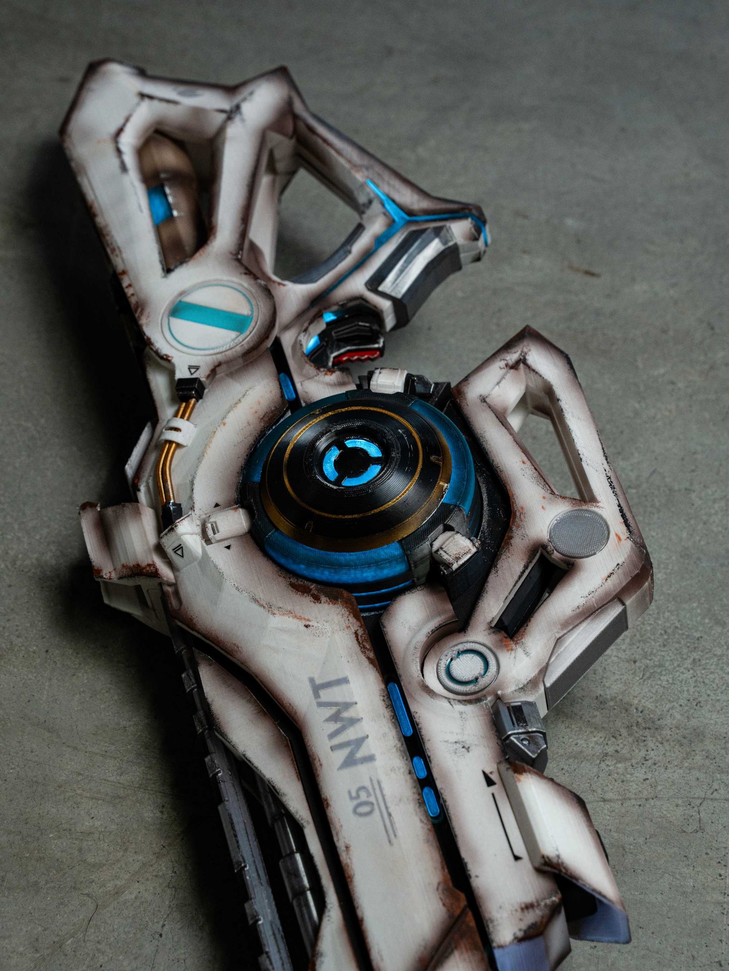 Apex Legends "Valkyrie's Revenge" Replica Prop – Life-Size Cosplay Weapon, Collectible Gaming Armor Display for Fans