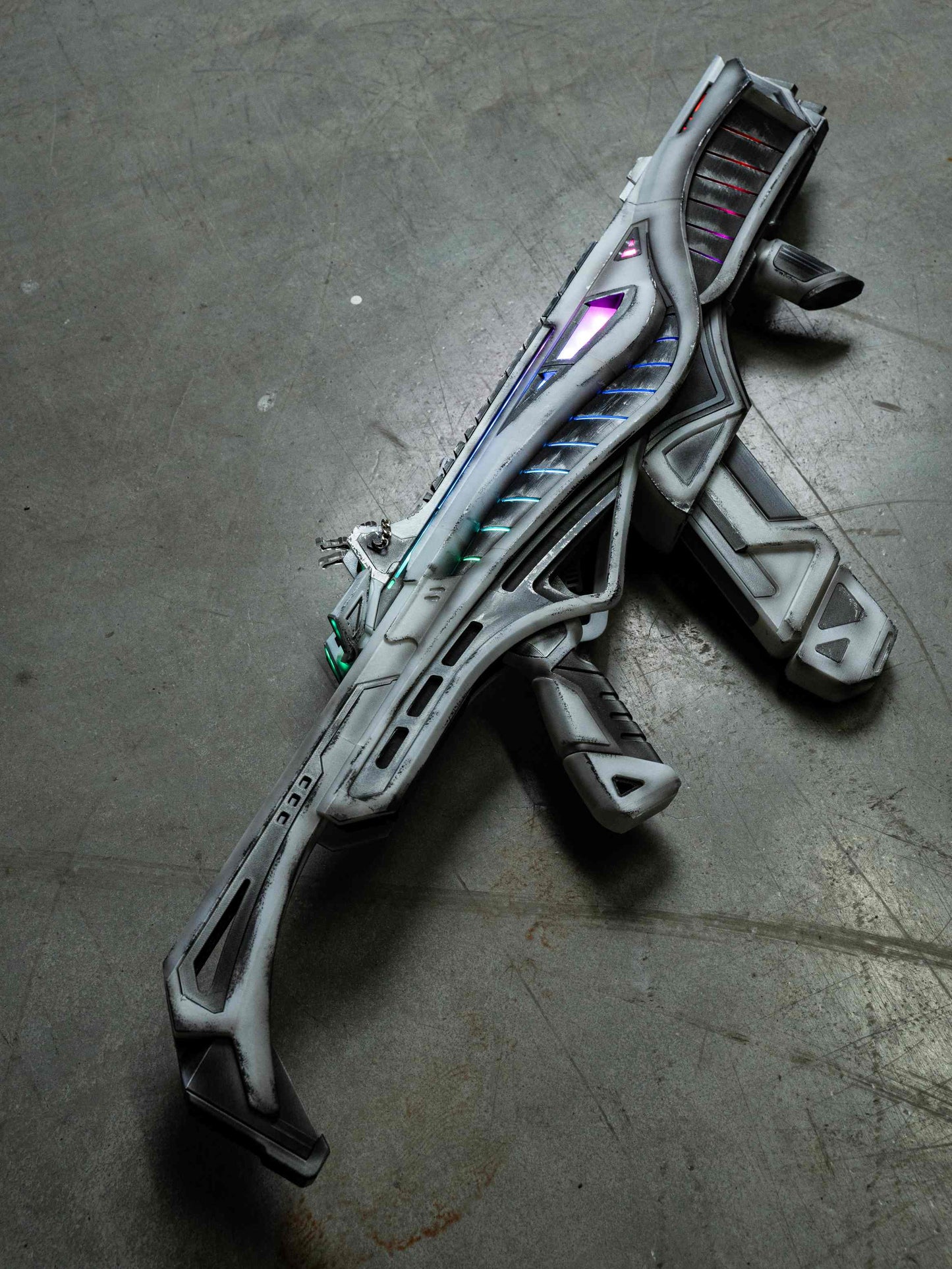 Apex Legends R99 "Blade" Skin Replica Prop – Life-Size SMG Cosplay Weapon, Collectible Display Model for Gamers