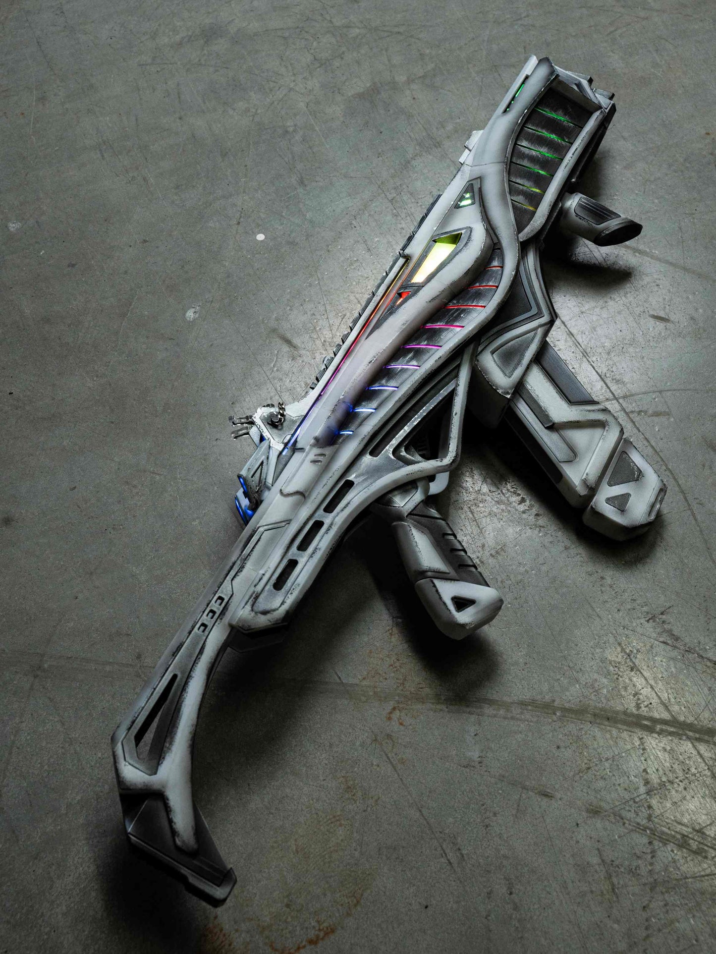 Apex Legends R99 "Blade" Skin Replica Prop – Life-Size SMG Cosplay Weapon, Collectible Display Model for Gamers