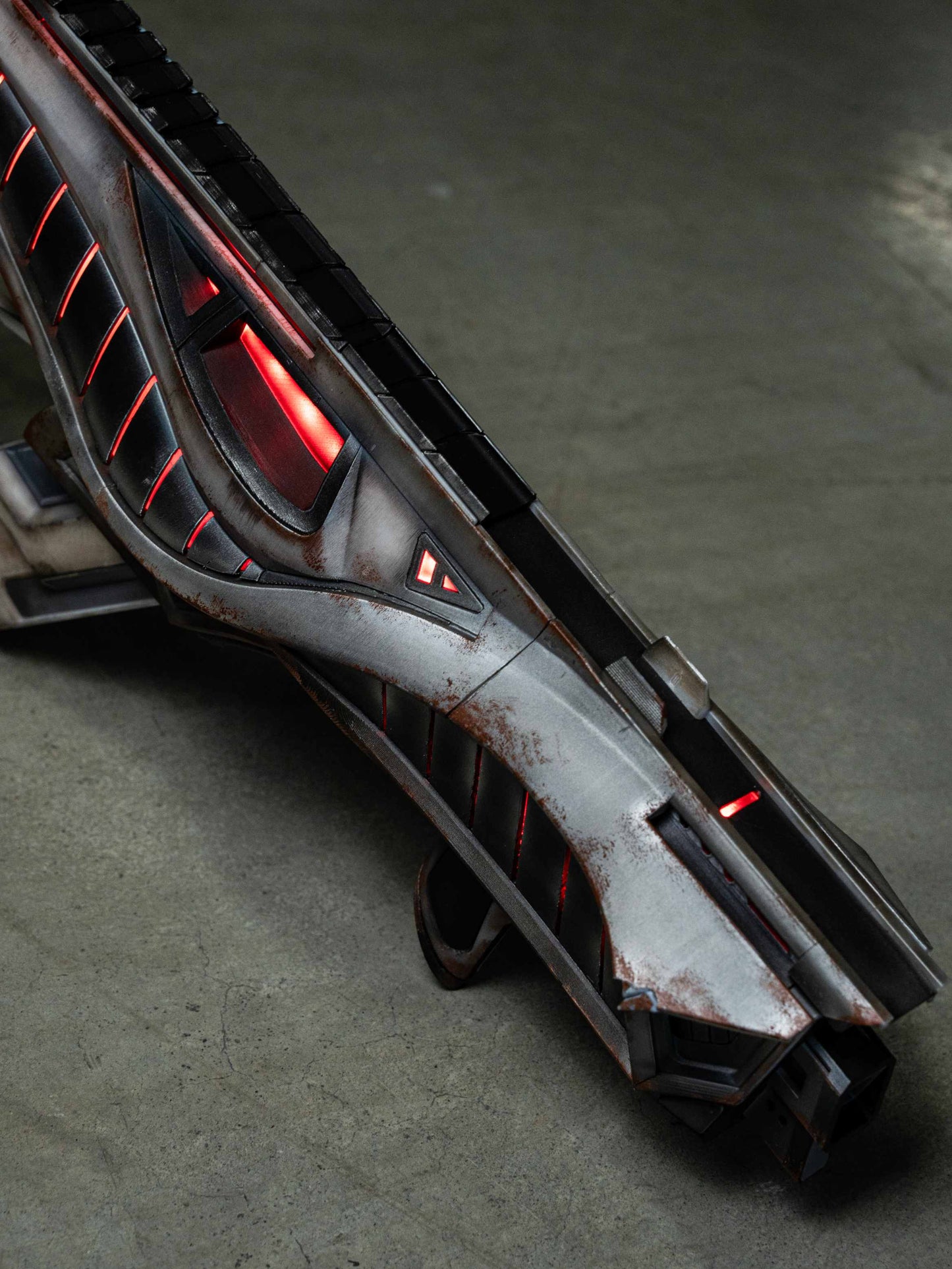 Apex Legends R99 "Blade" Skin Replica Prop – Life-Size SMG Cosplay Weapon, Collectible Display Model for Gamers