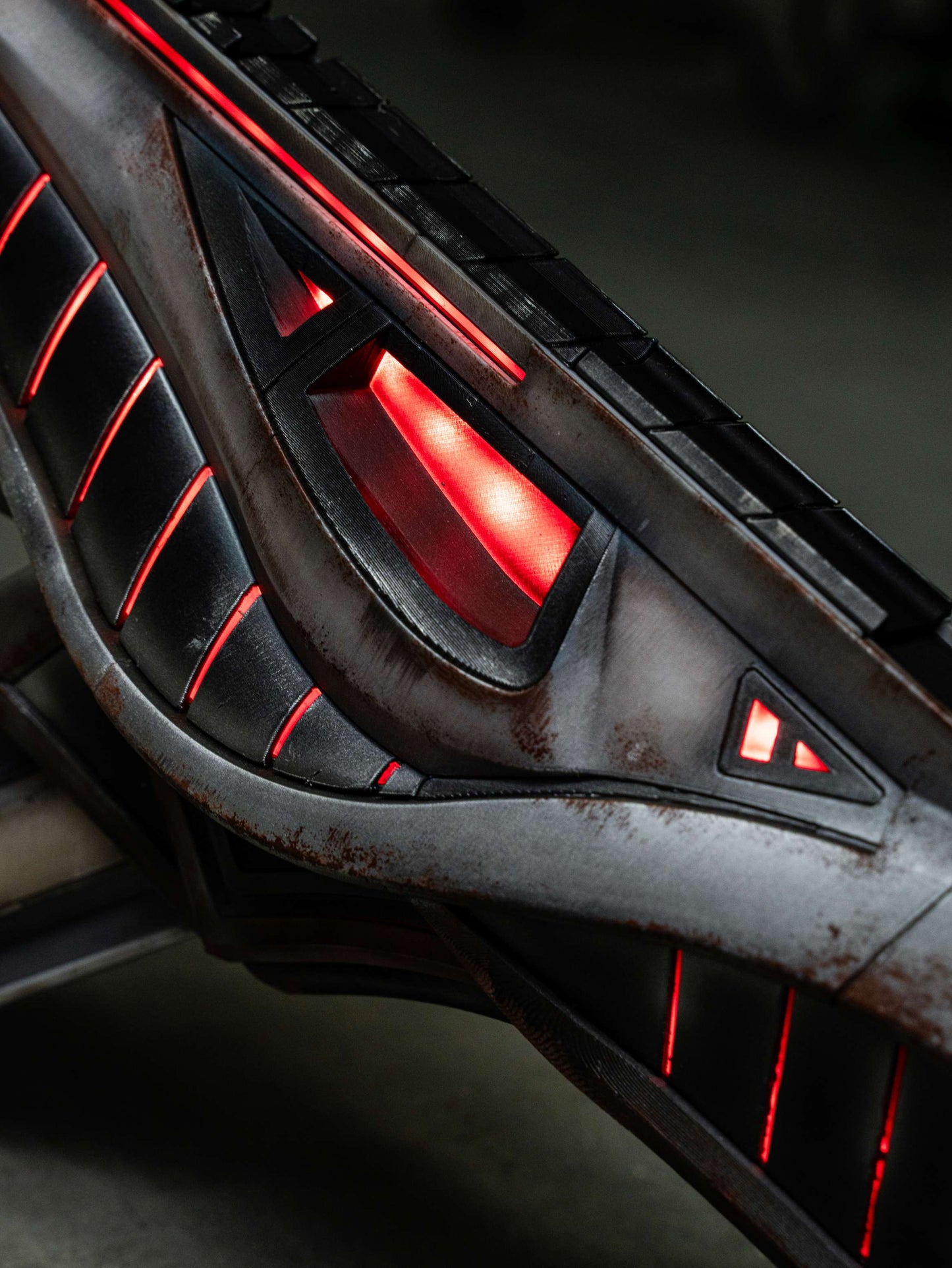 Apex Legends R99 "Blade" Skin Replica Prop – Life-Size SMG Cosplay Weapon, Collectible Display Model for Gamers